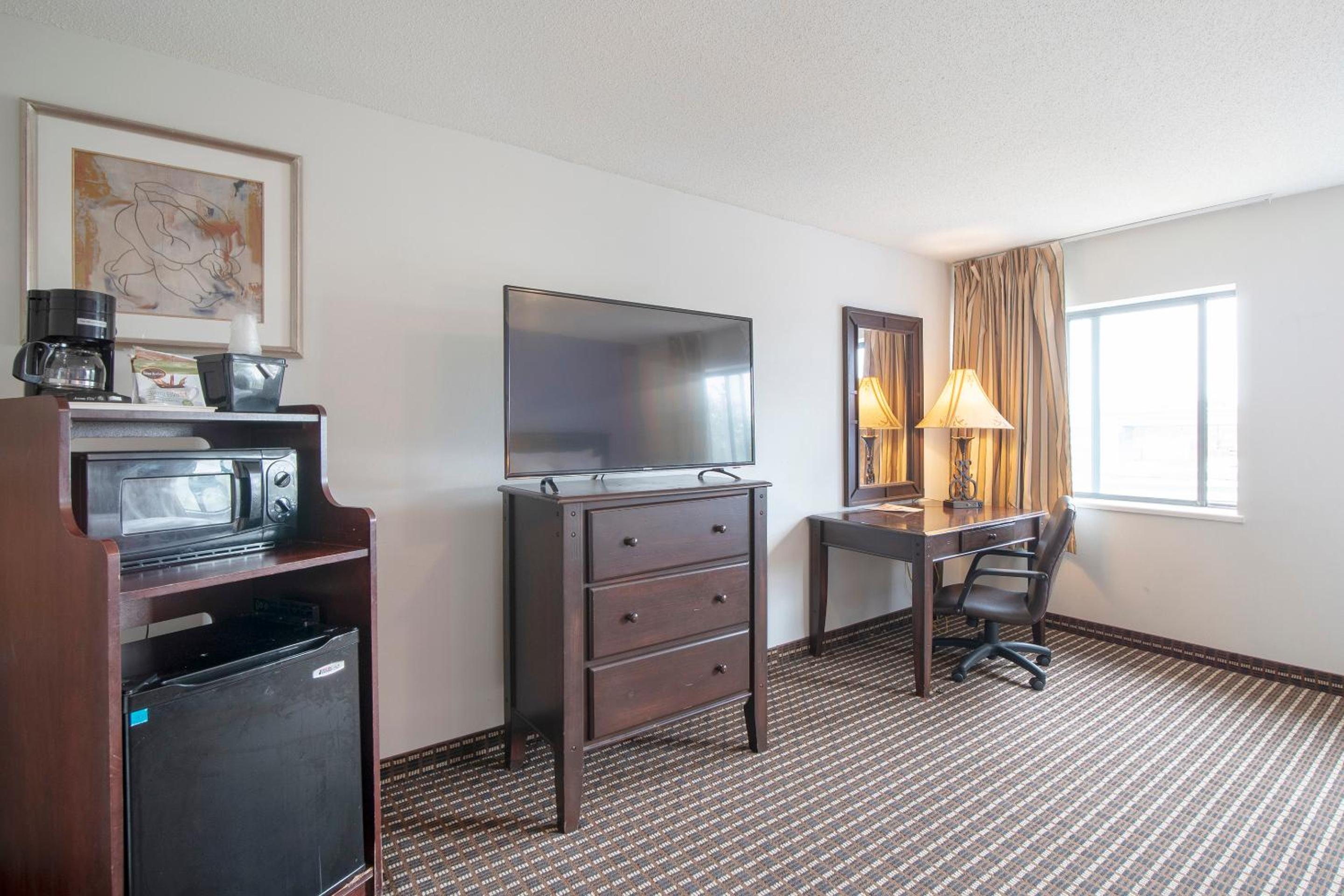 Premium 2 Queen Beds Non-Smoking - Photo 8