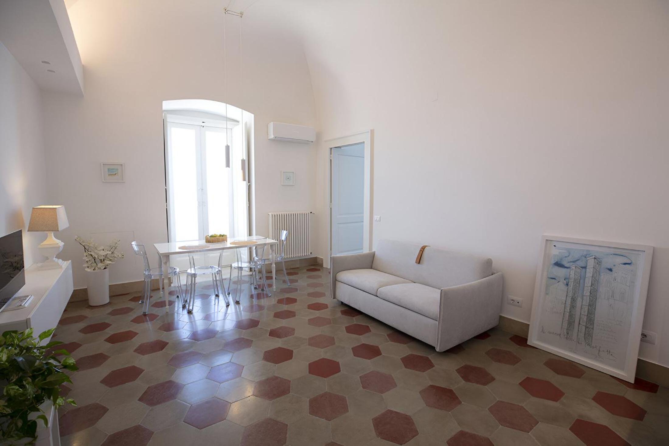 One-Bedroom Apartment with Sea View and Balcony photo 2