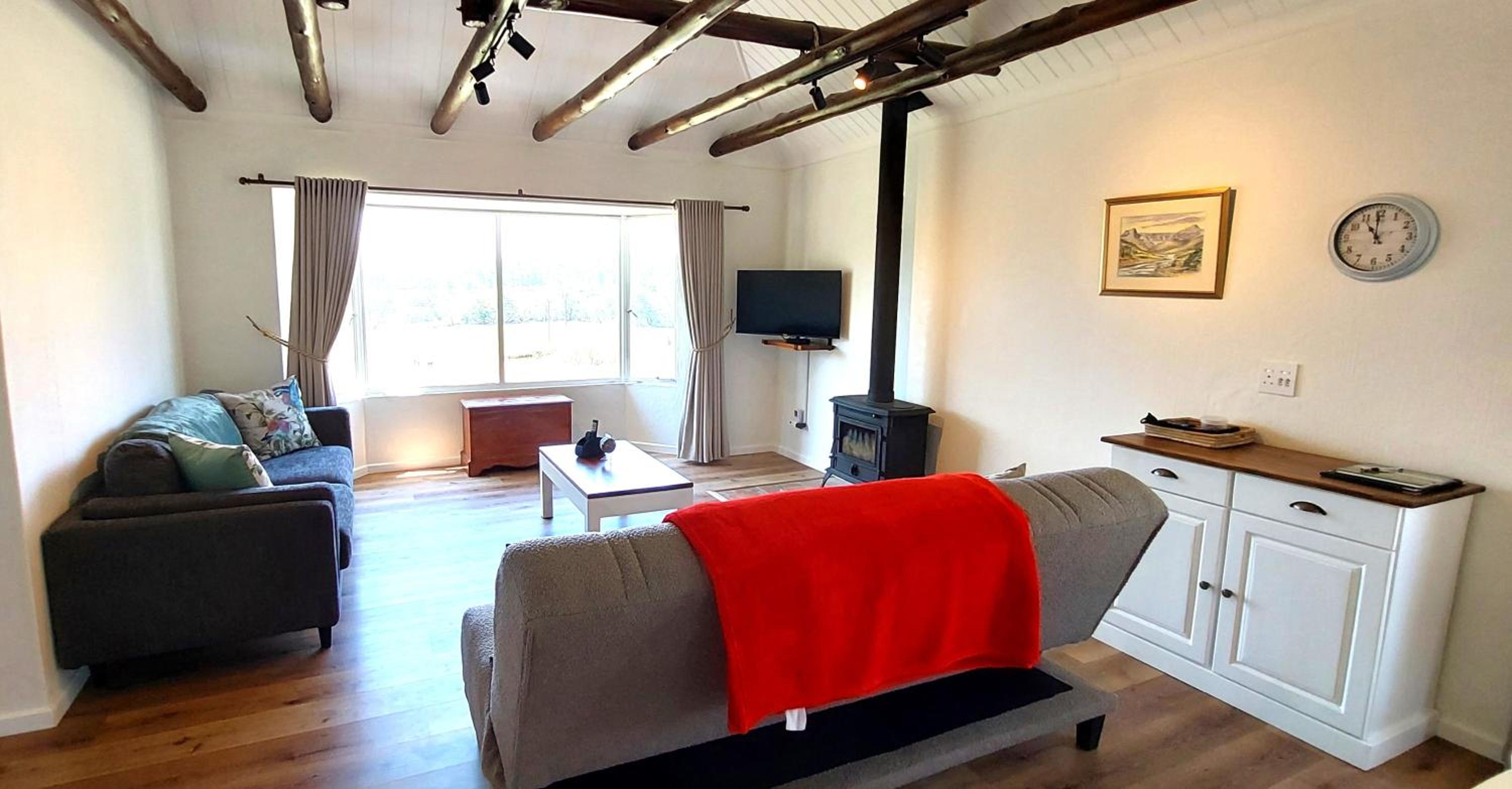 Two-Bedroom Apartment with Mountain View photo 3