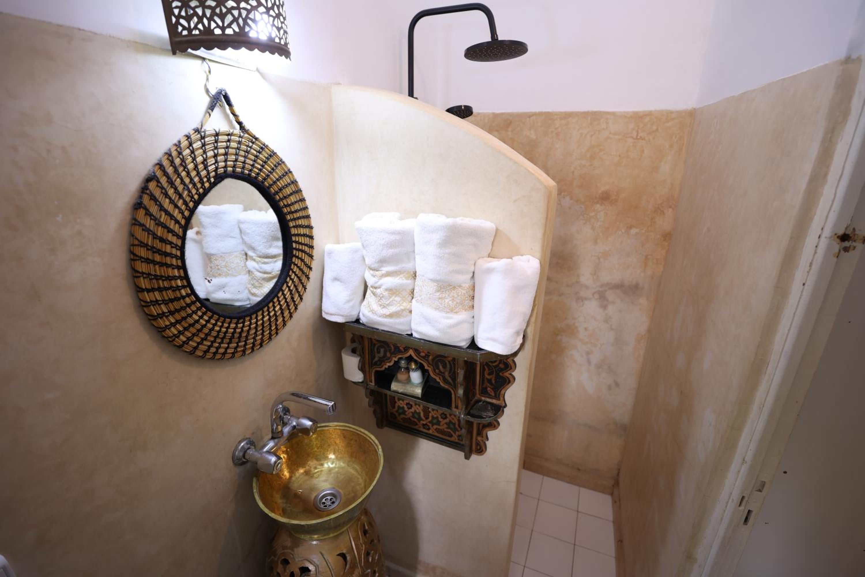 Luxury Triple Room - Photo 9
