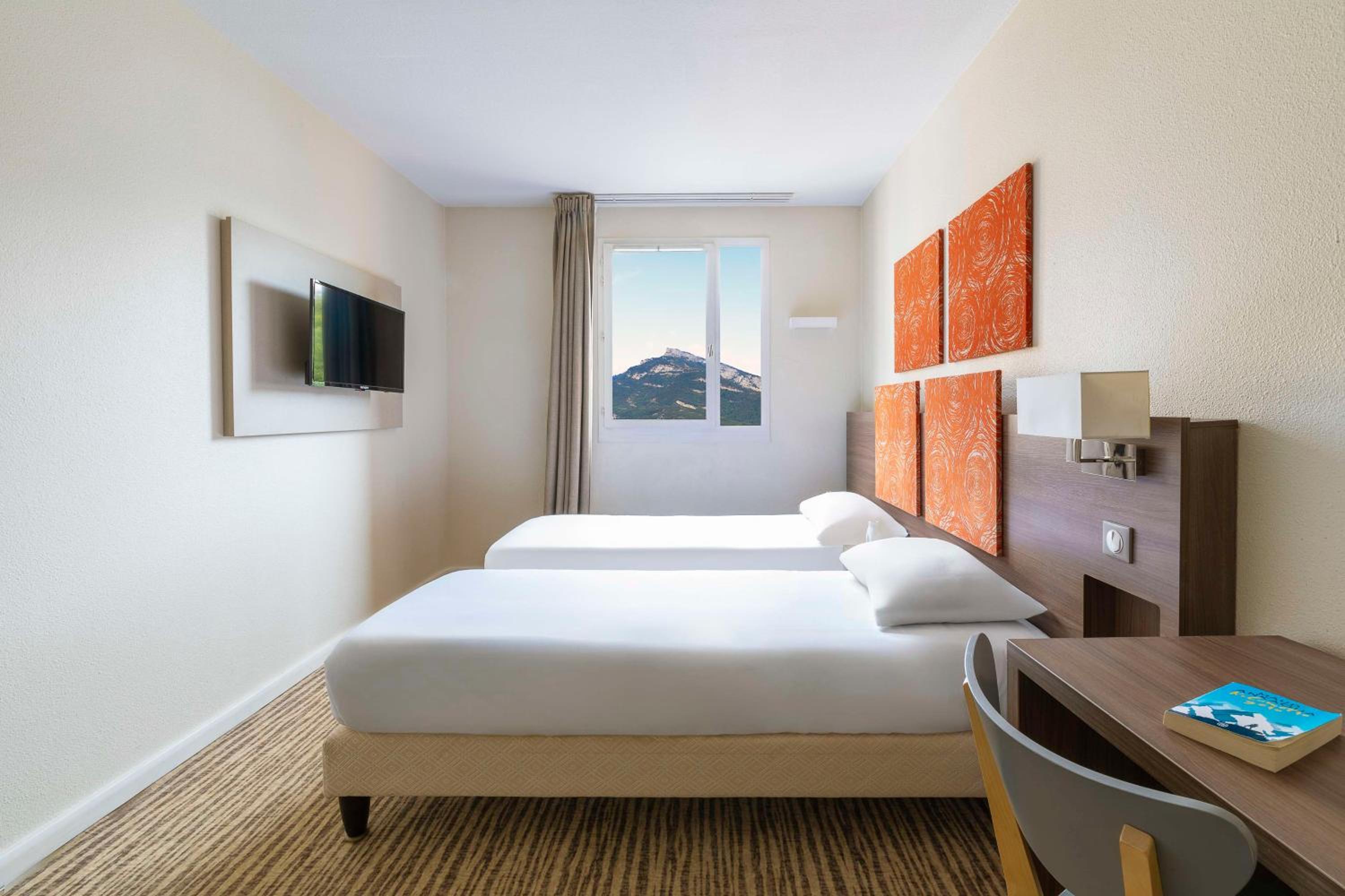 Standard Twin Room - Photo 1