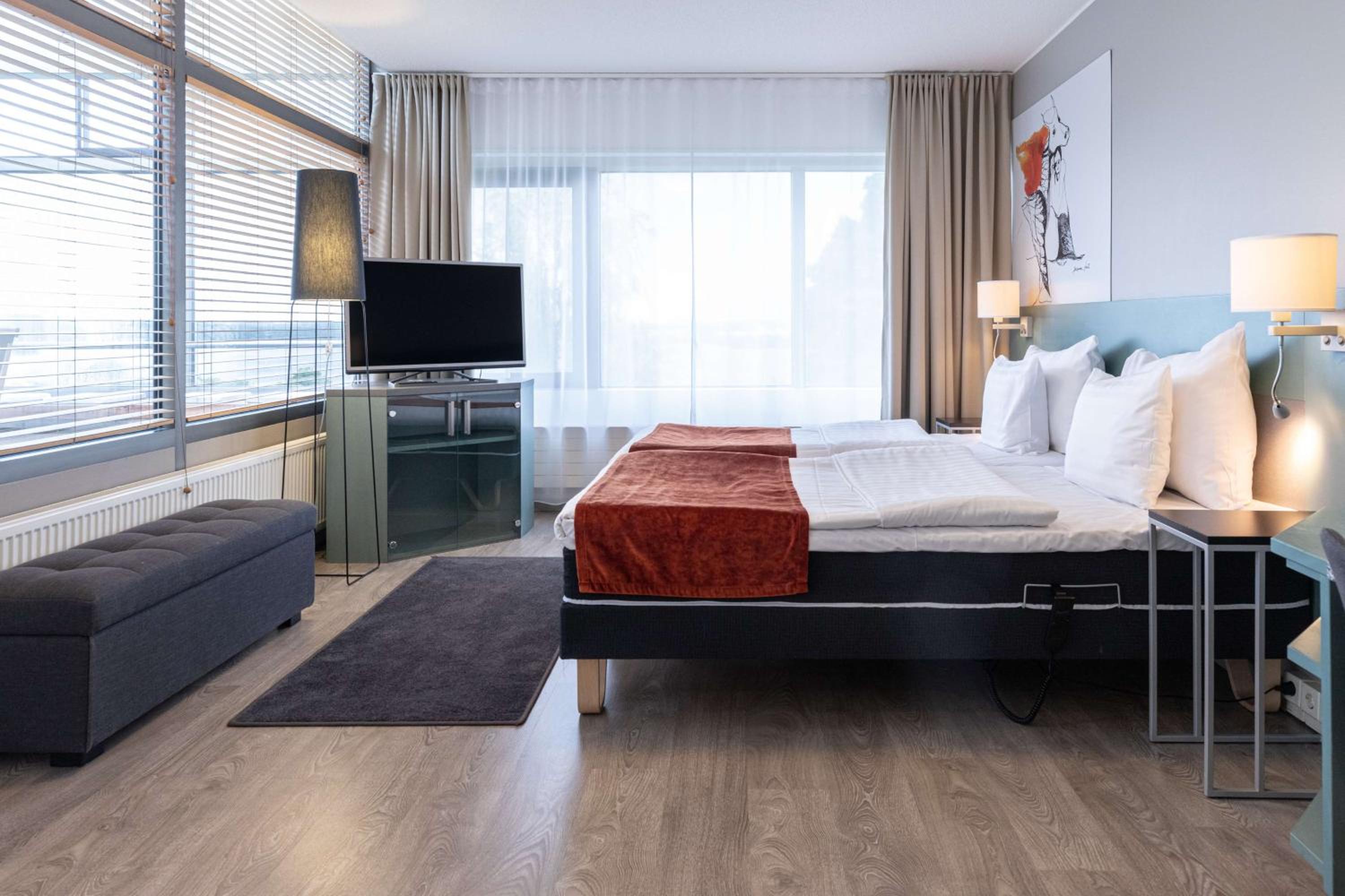 Suite - Photo 1