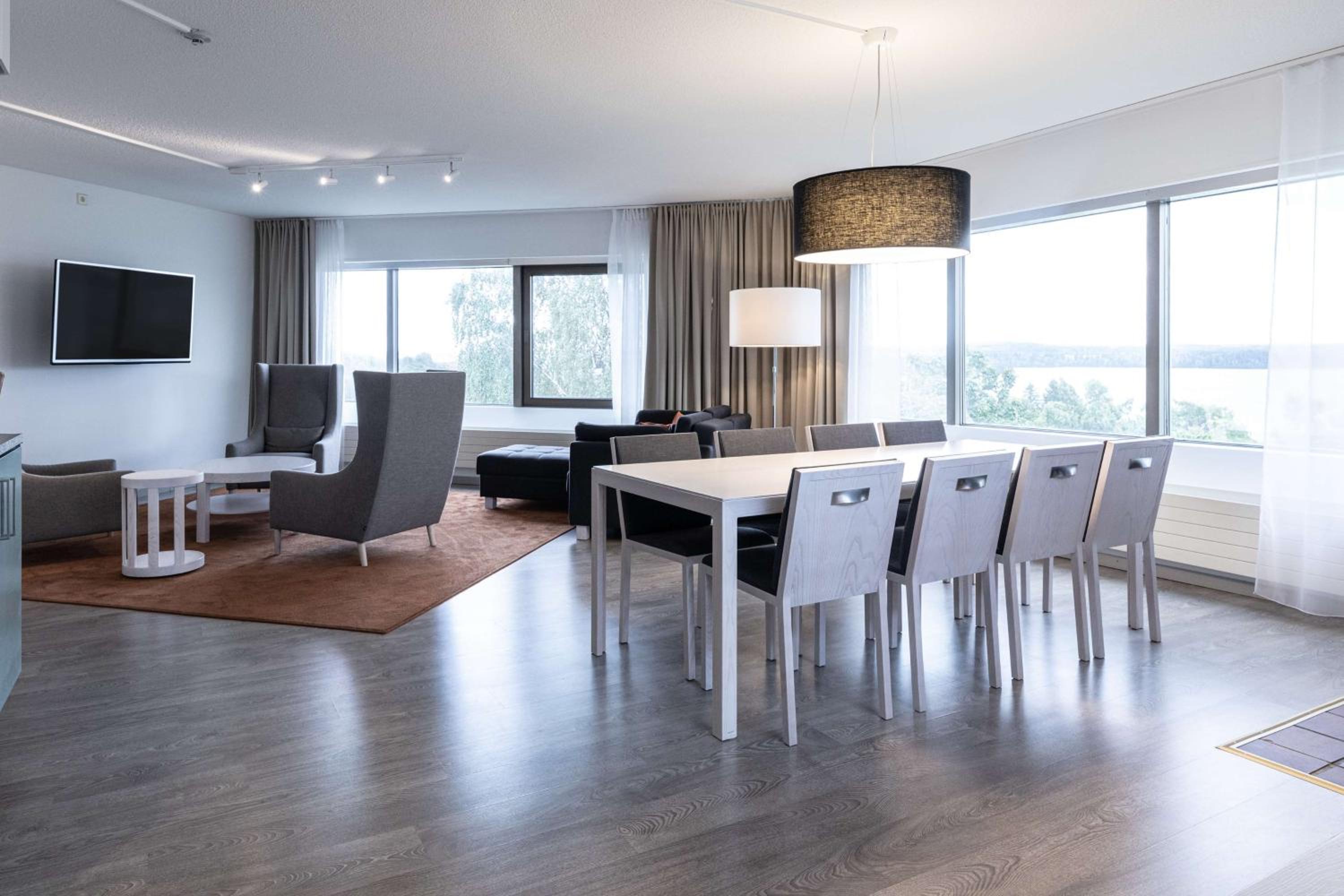 Suite - Photo 3