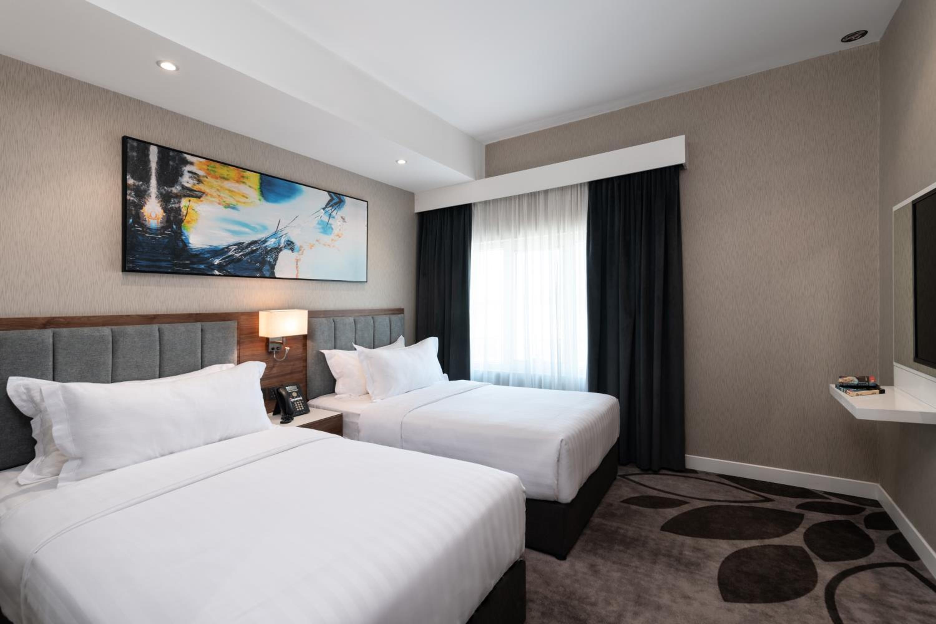 Superior Twin Room with City View photo 2