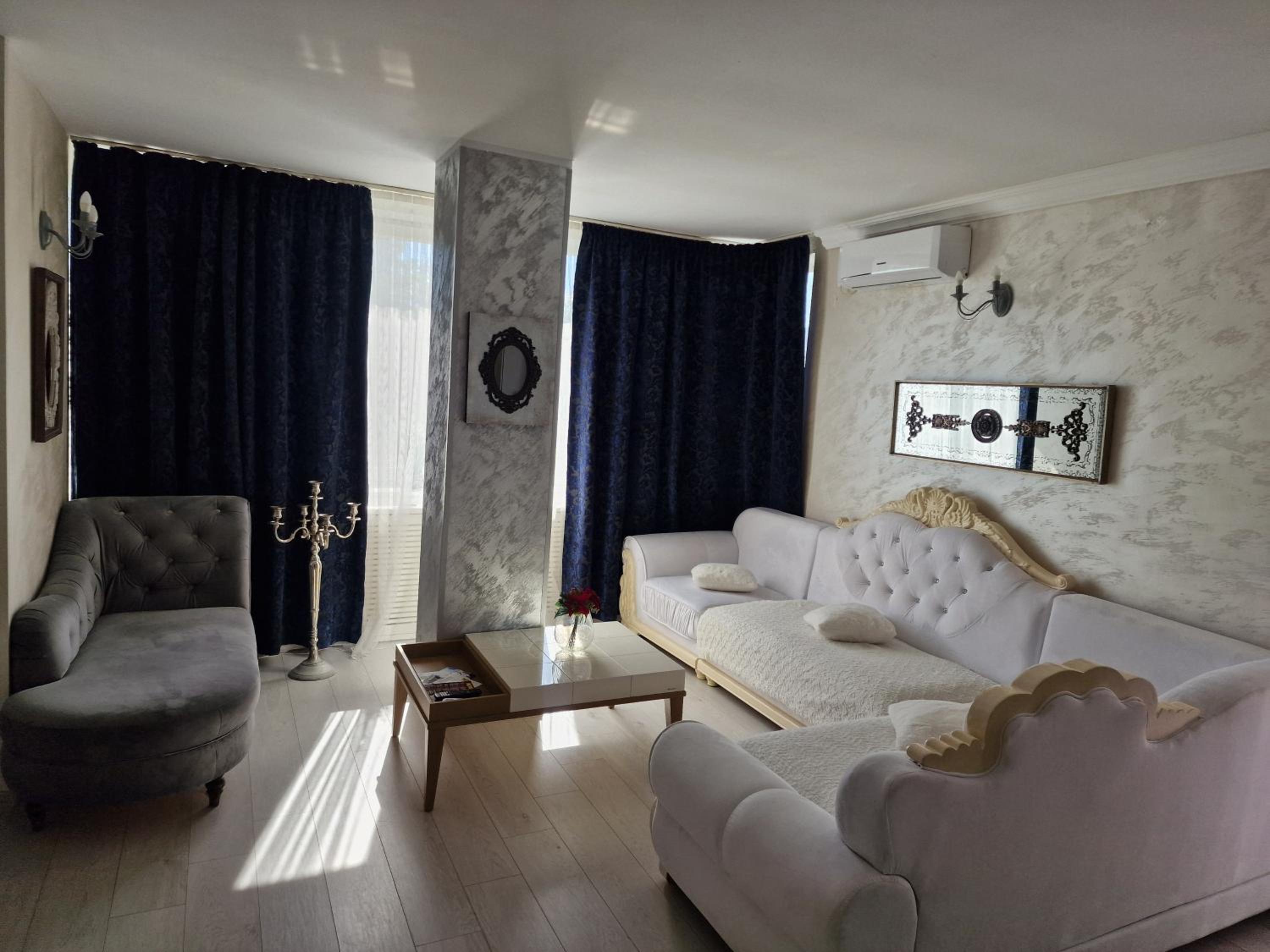 One-Bedroom Apartment with Balcony - Photo 2