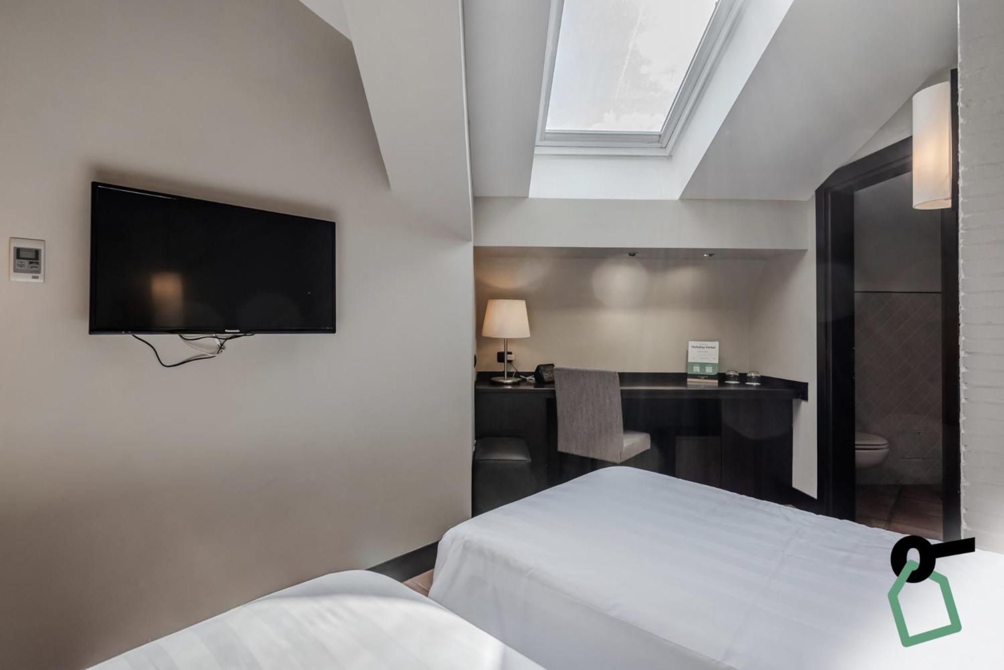 Budget Double Room photo 3