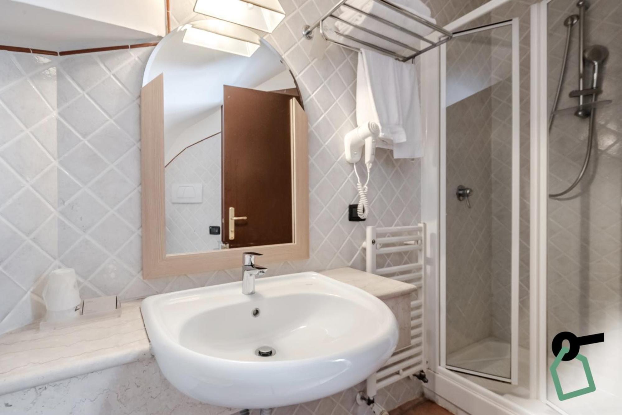 Budget Double Room photo 2