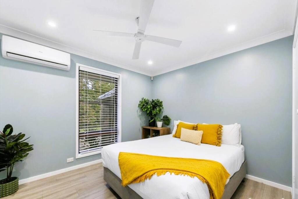 Five-Bedroom House photo 2