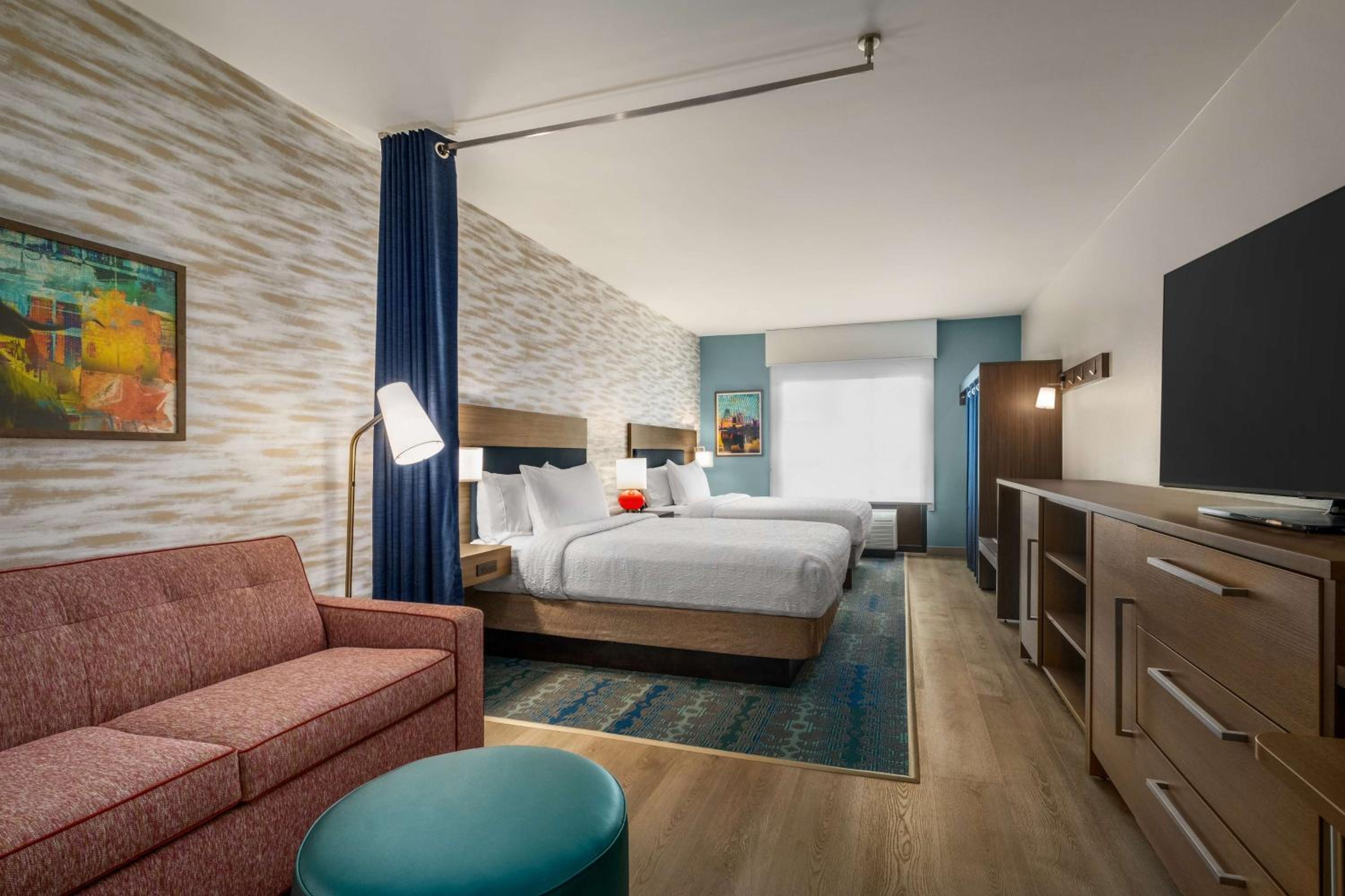 Studio Suite with Two Queen Beds - Photo 9