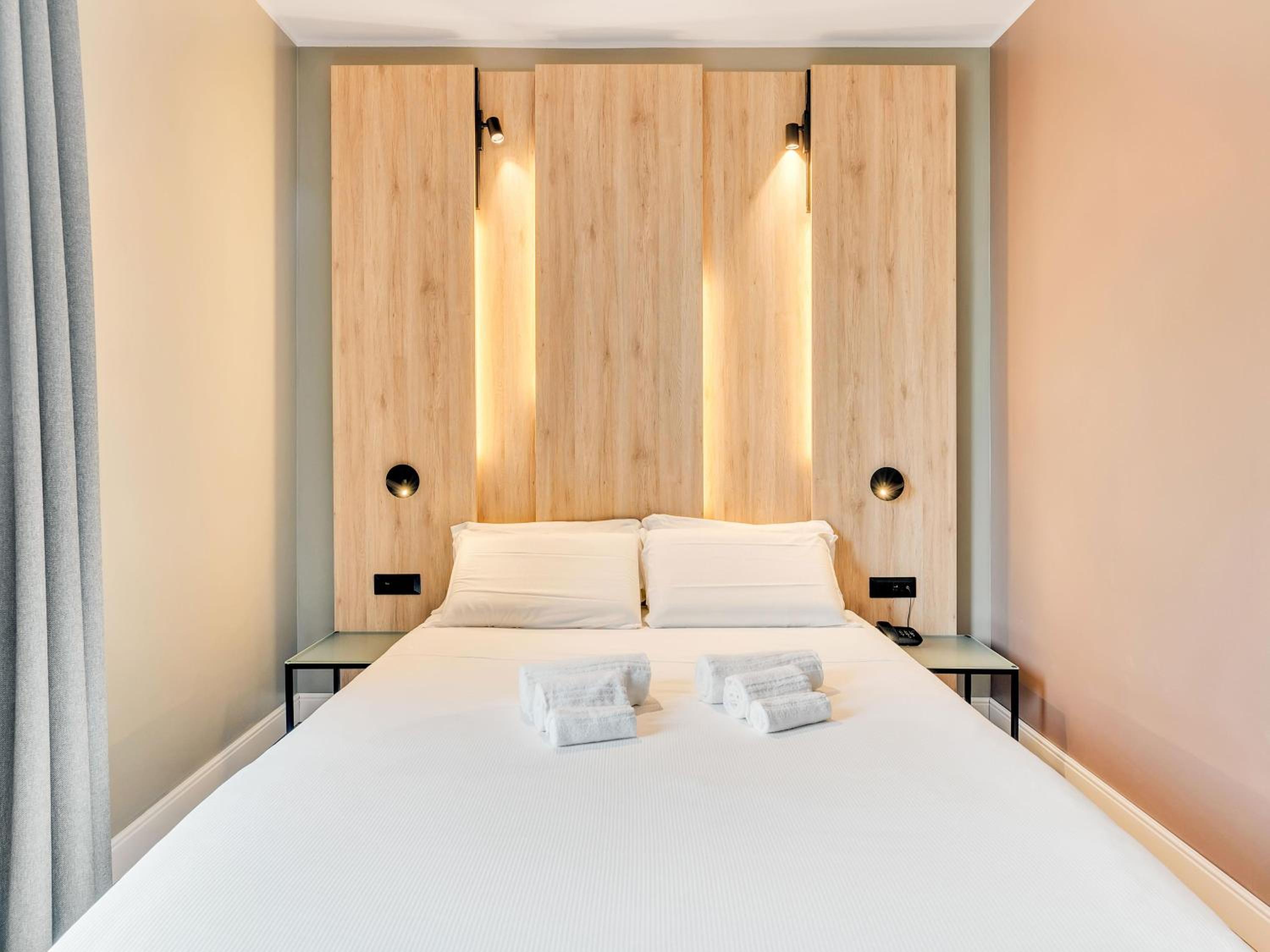 Double Room thumbnail 6