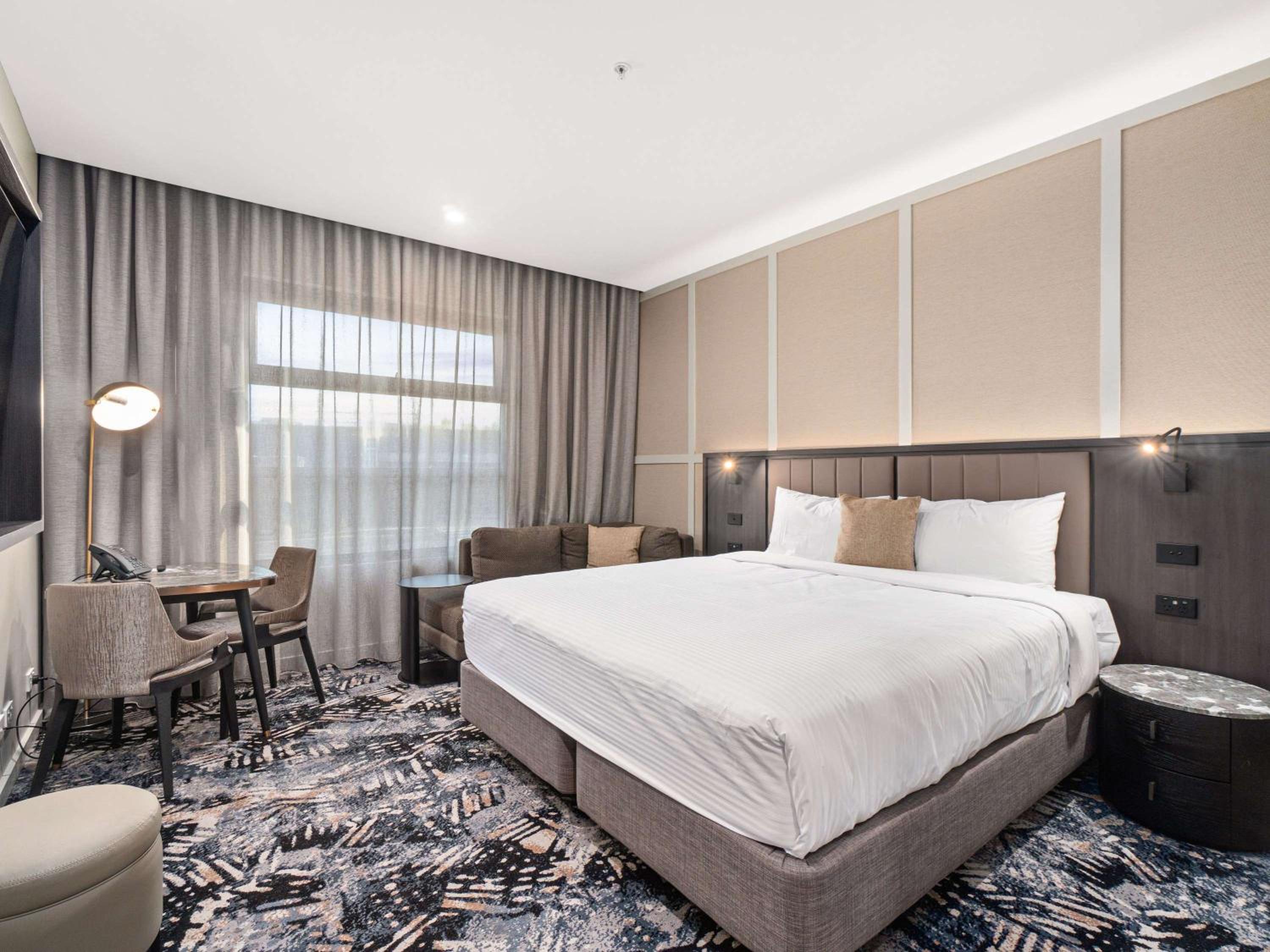 Deluxe king bed room
