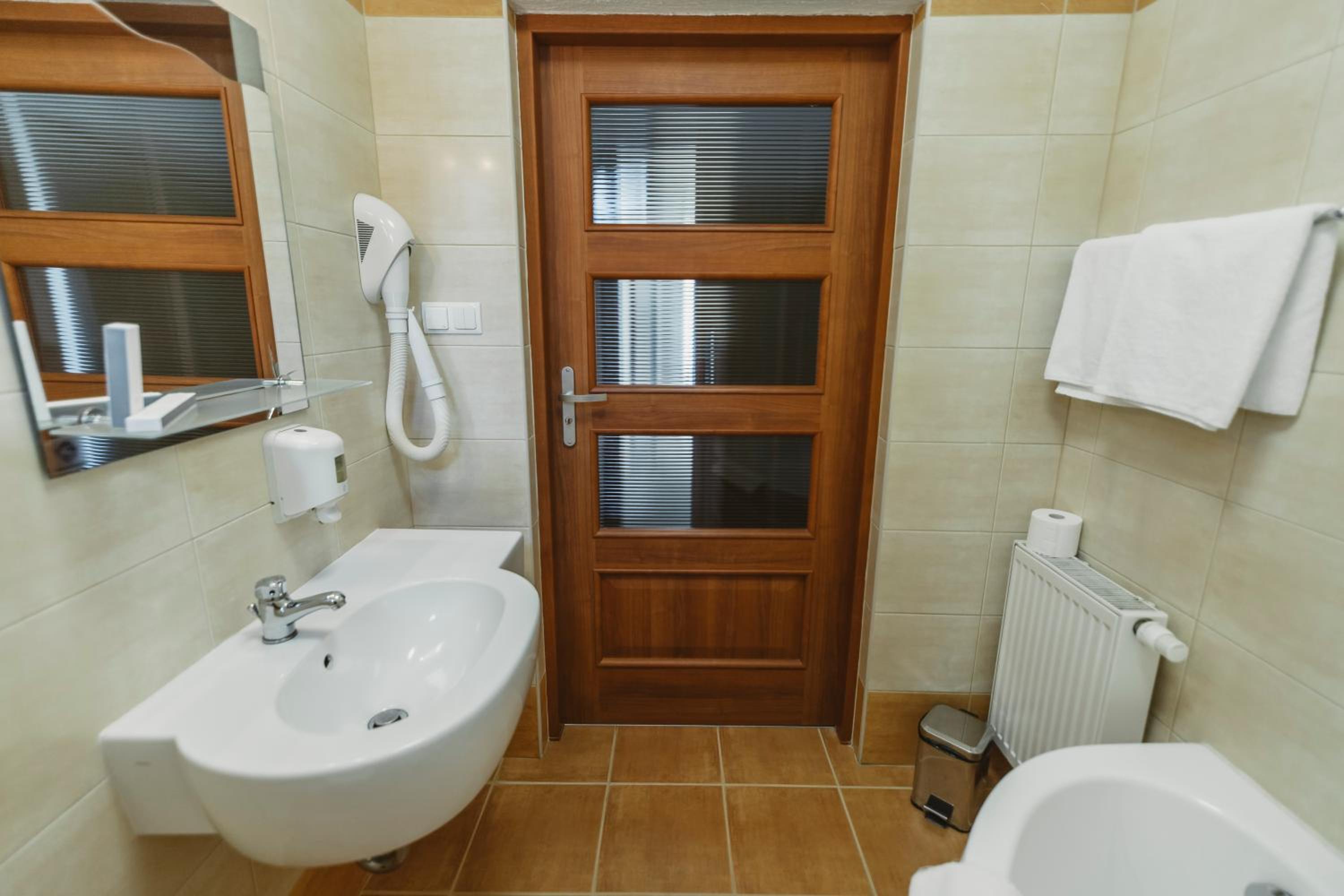 Deluxe Twin Room - Photo 16