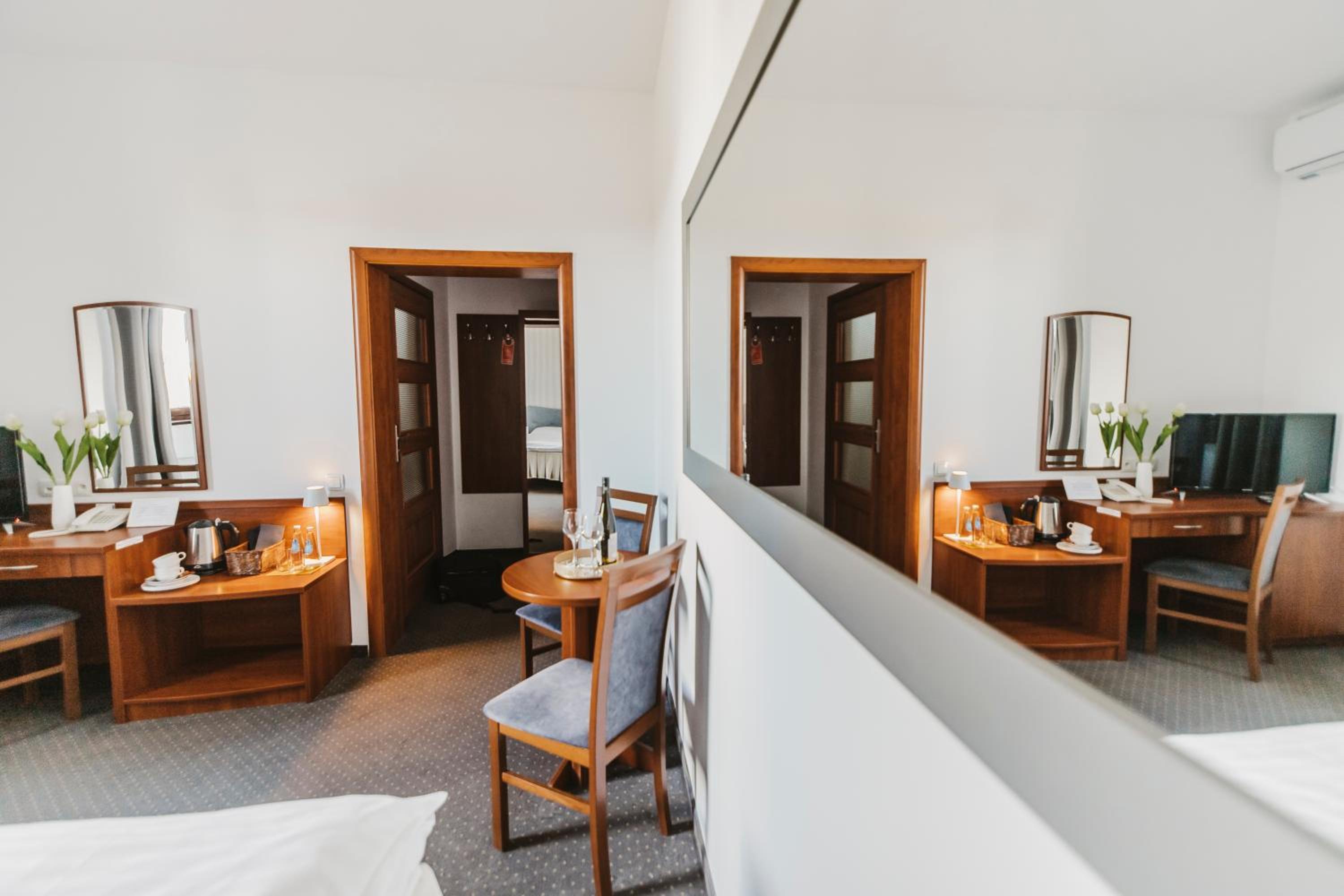Deluxe Twin Room - Photo 7