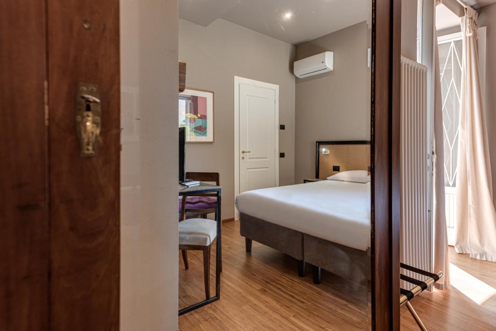 Double or Twin Room with Terrace photo 3