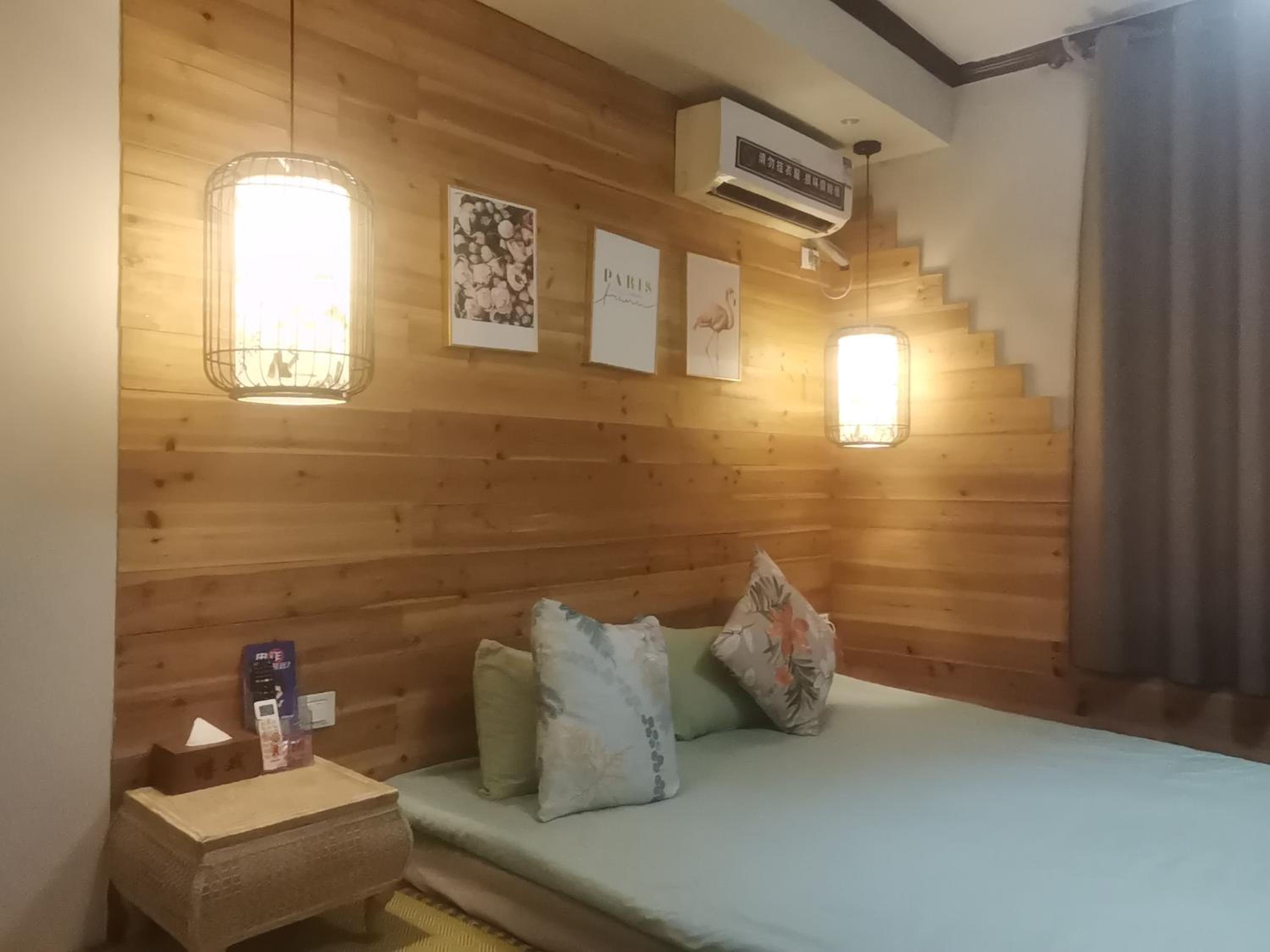 Deluxe Double Room (2 Adults + 1 Child)
