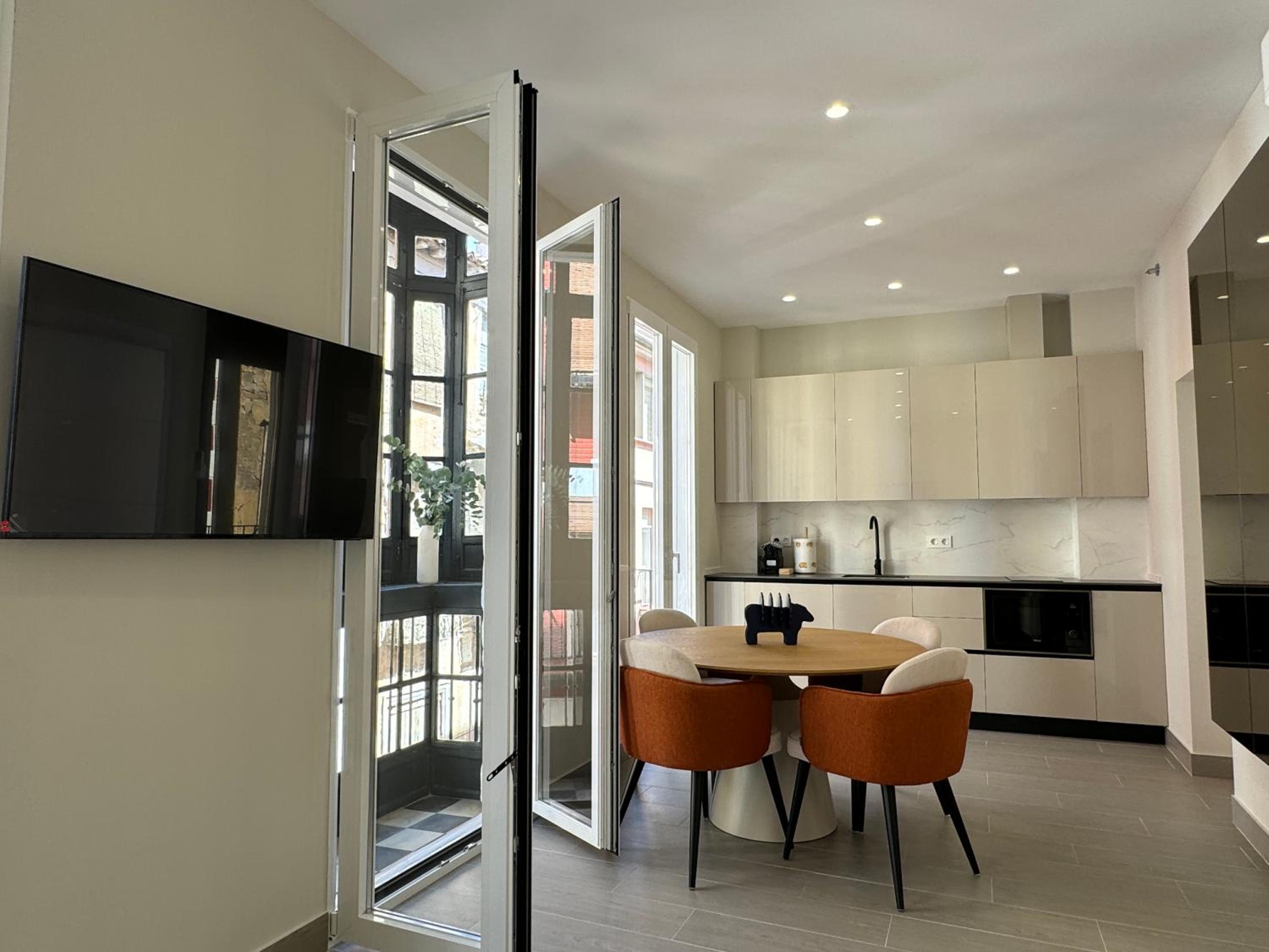 Deluxe Apartment - Photo 2