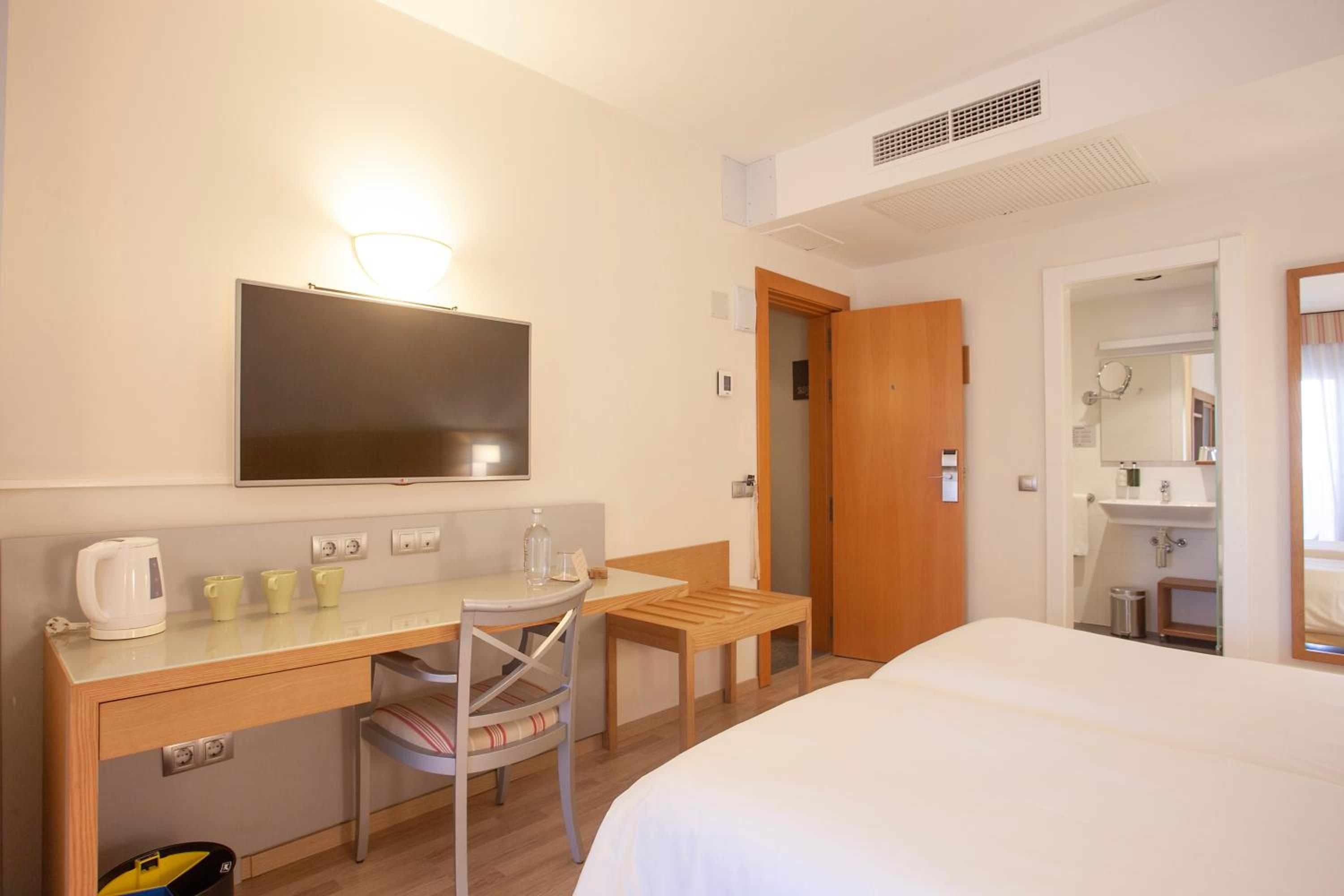Economy Double or Twin Room photo 2
