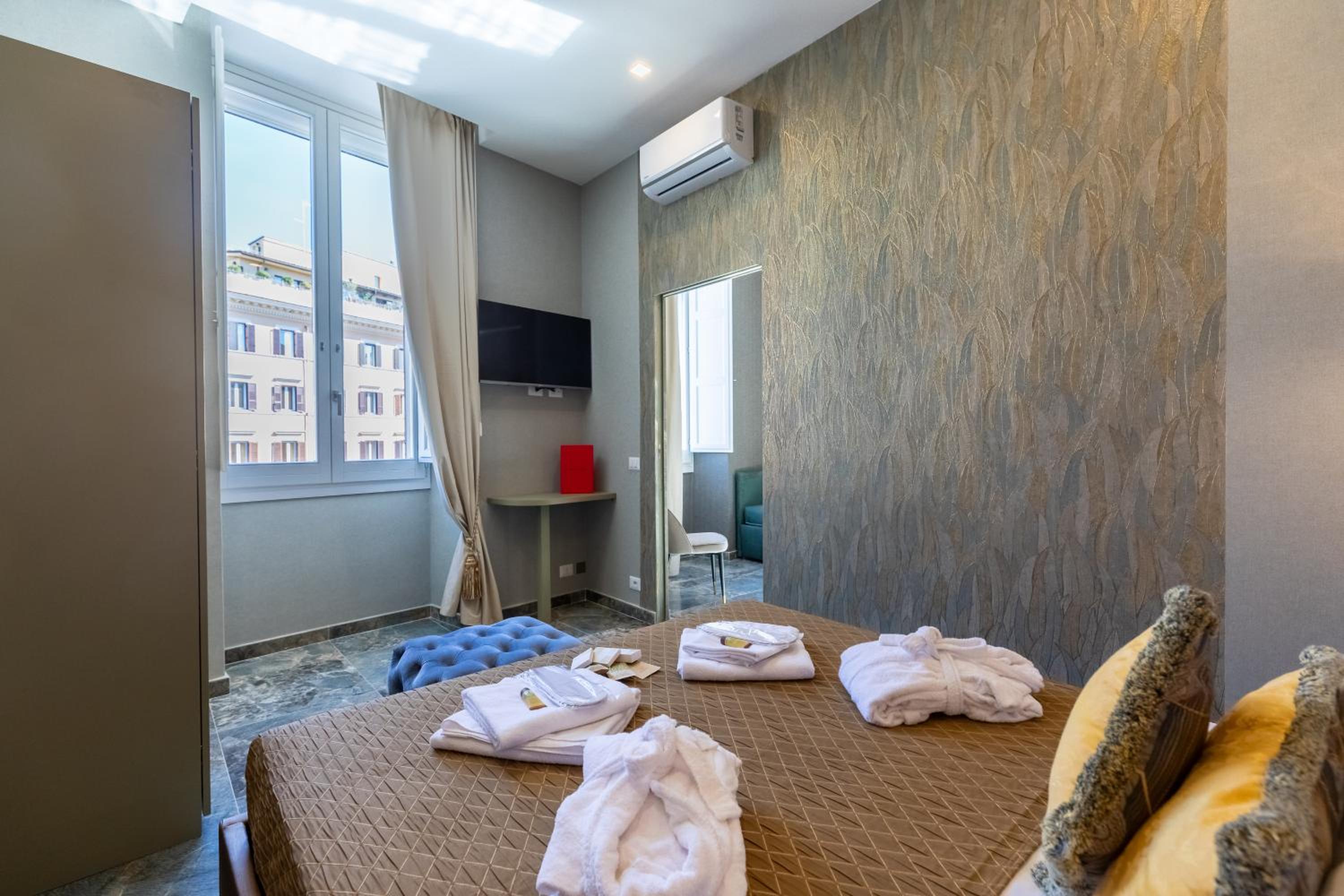 Suite with City View photo 1