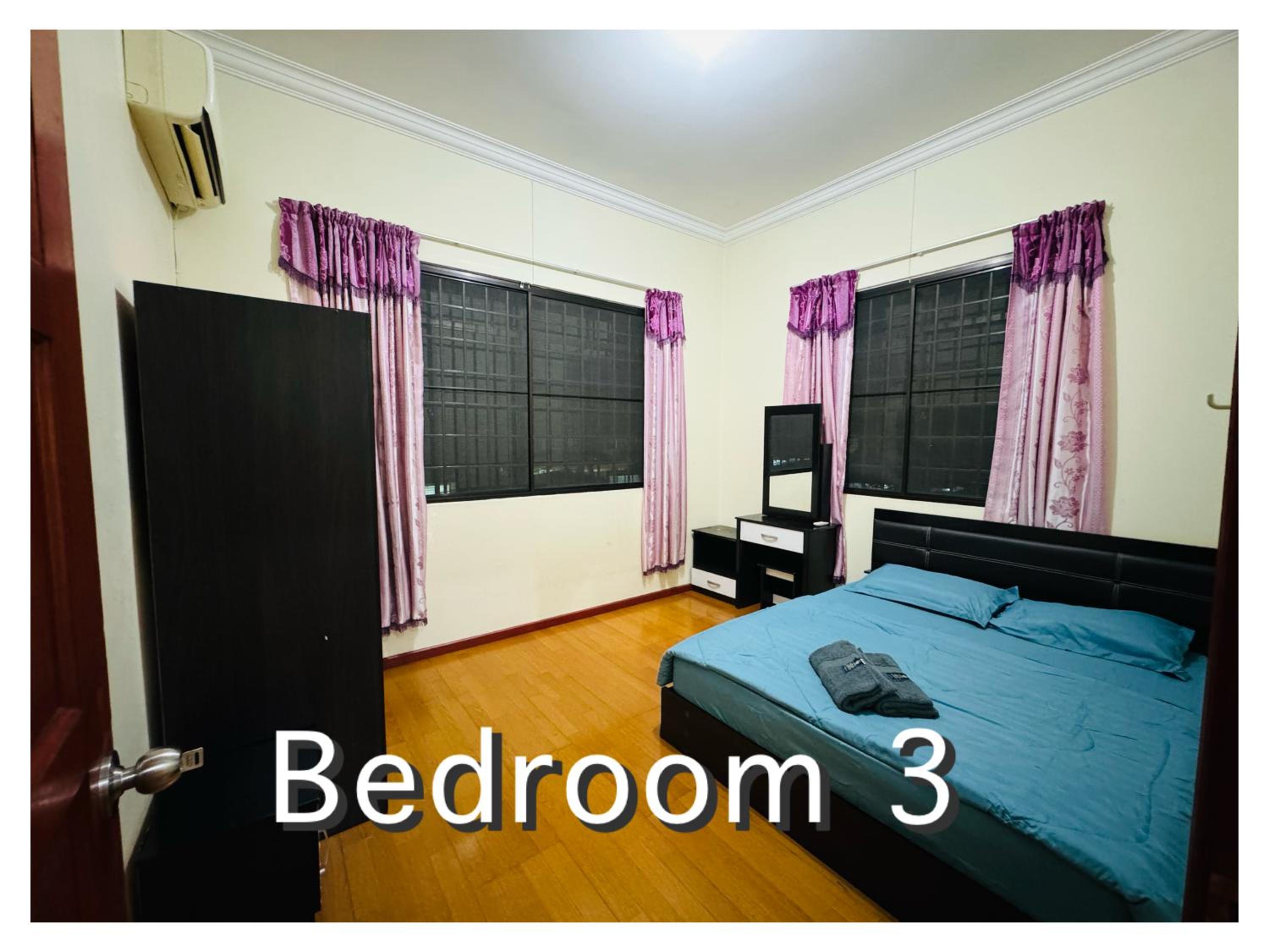 Four-Bedroom House photo 3