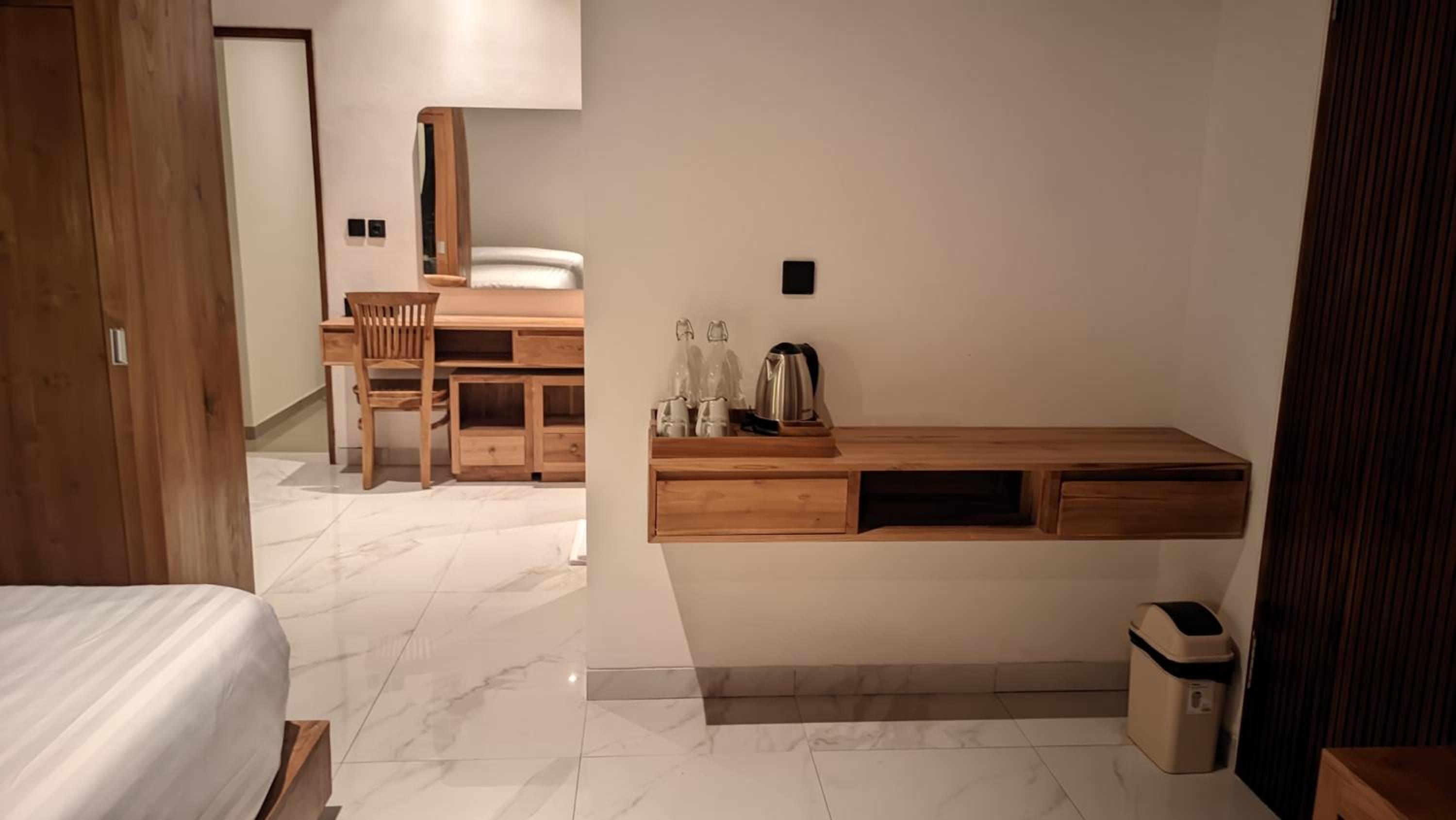 Family Suite with Balcony - Photo 7