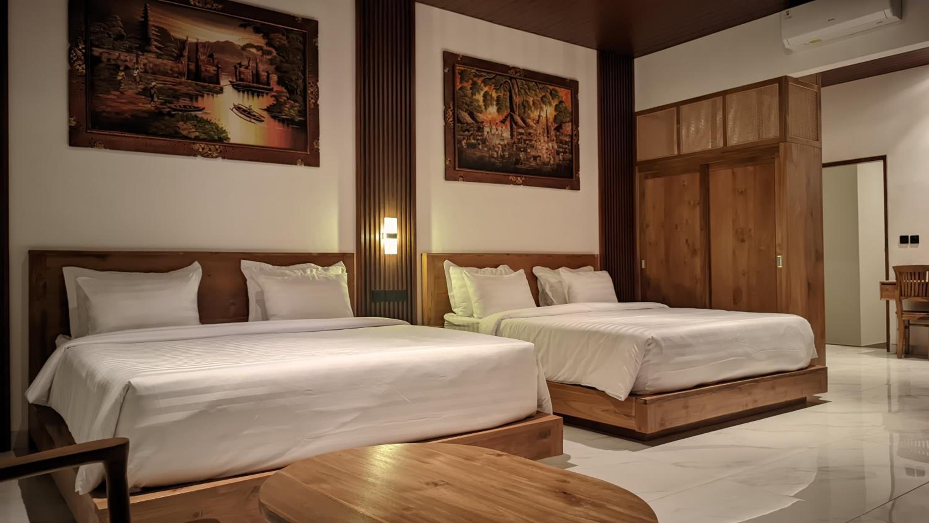 Family Suite with Balcony - Photo 6