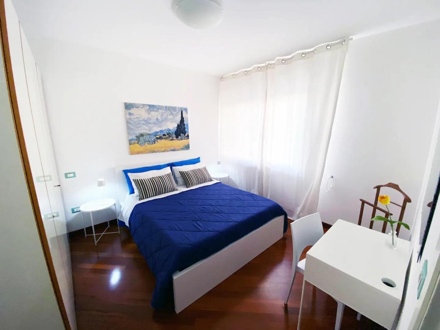 One-Bedroom Apartment photo 1