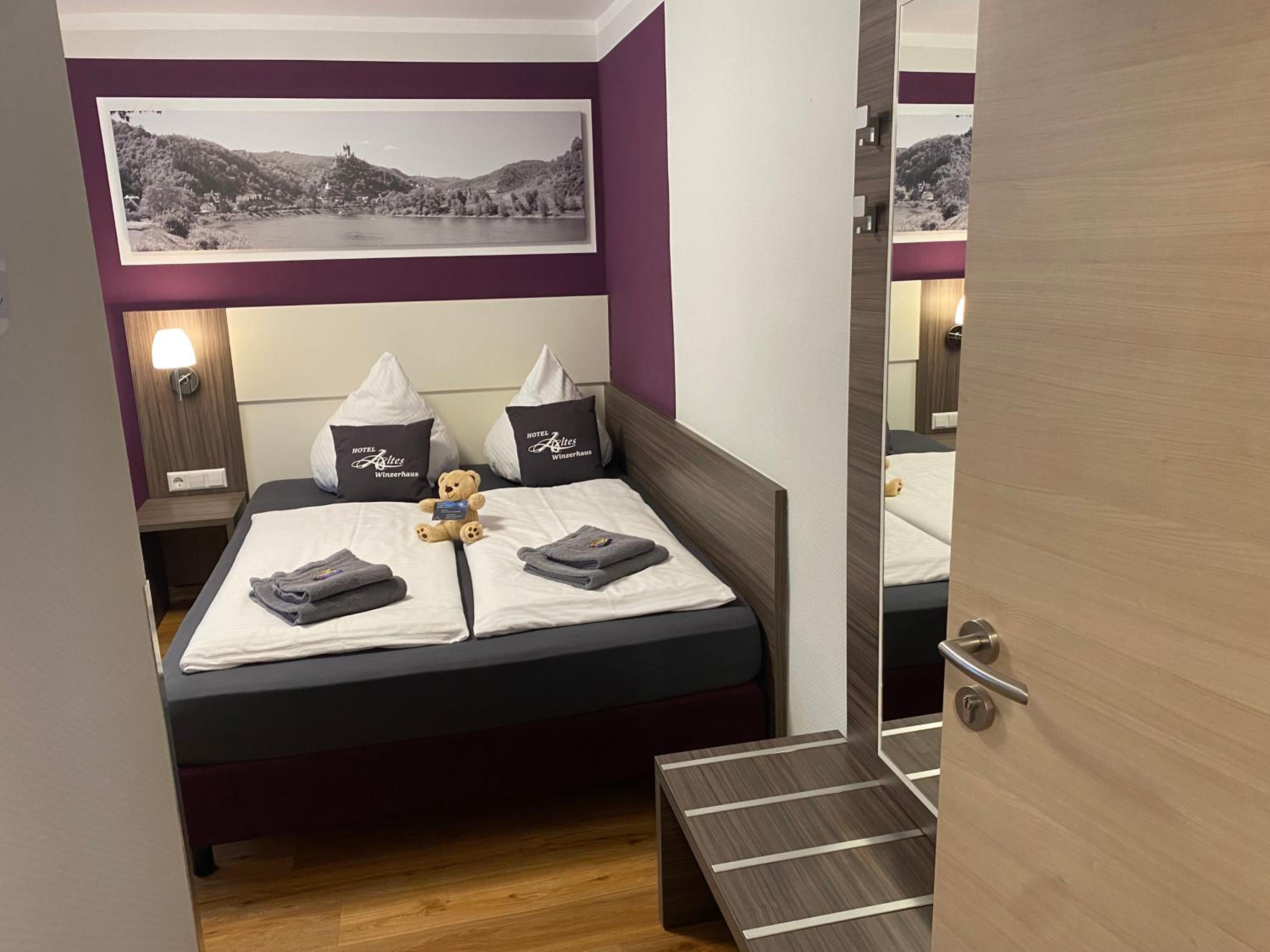 Small Double Room Without balcony and Courtyard View - Photo 7