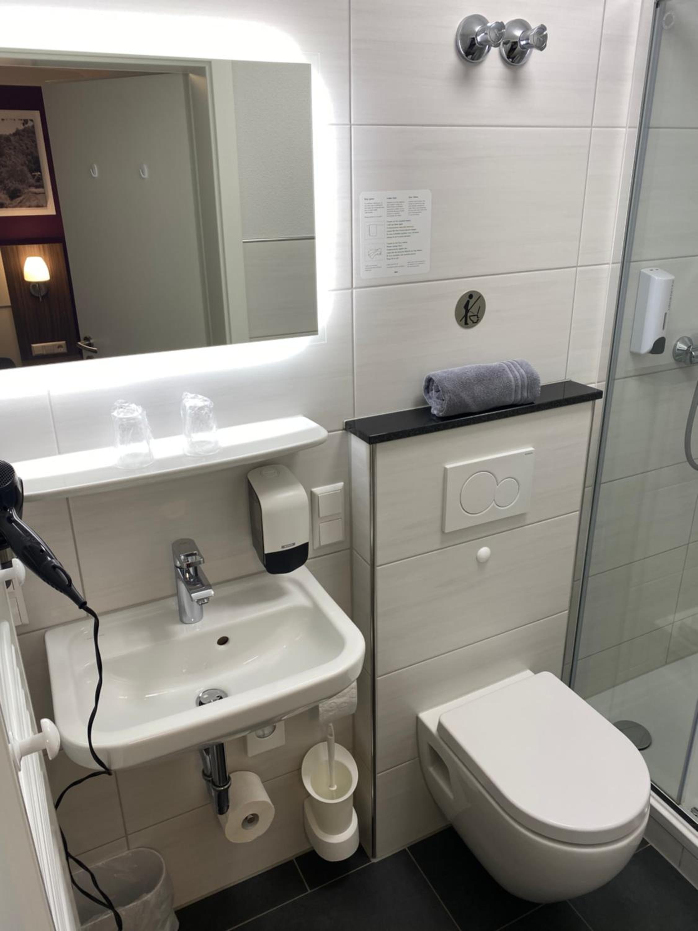 Small Double Room Without balcony and Courtyard View - Photo 2