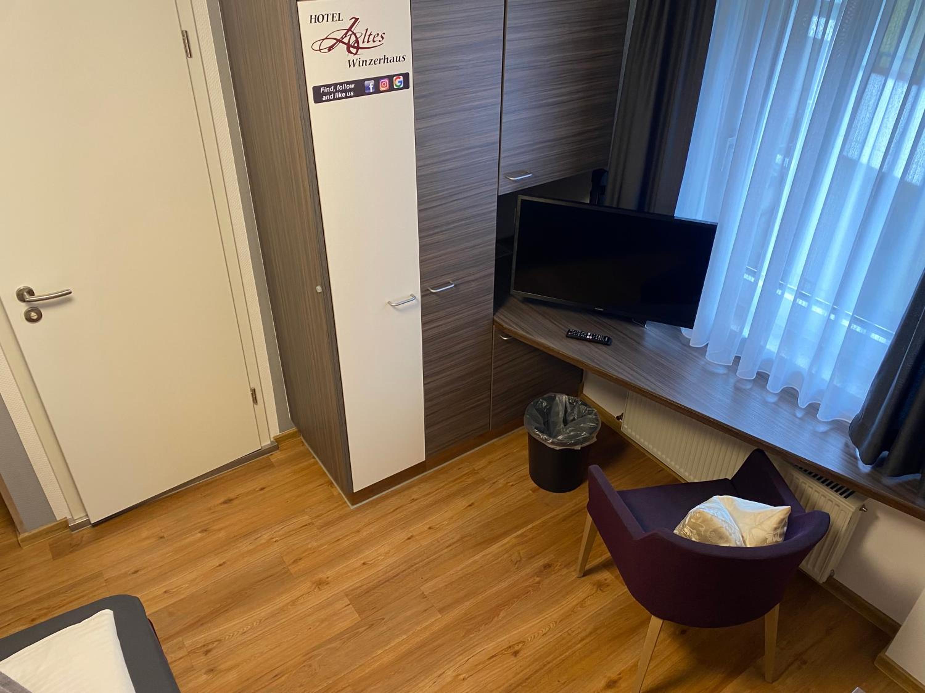 Small Double Room Without balcony and Courtyard View - Photo 11