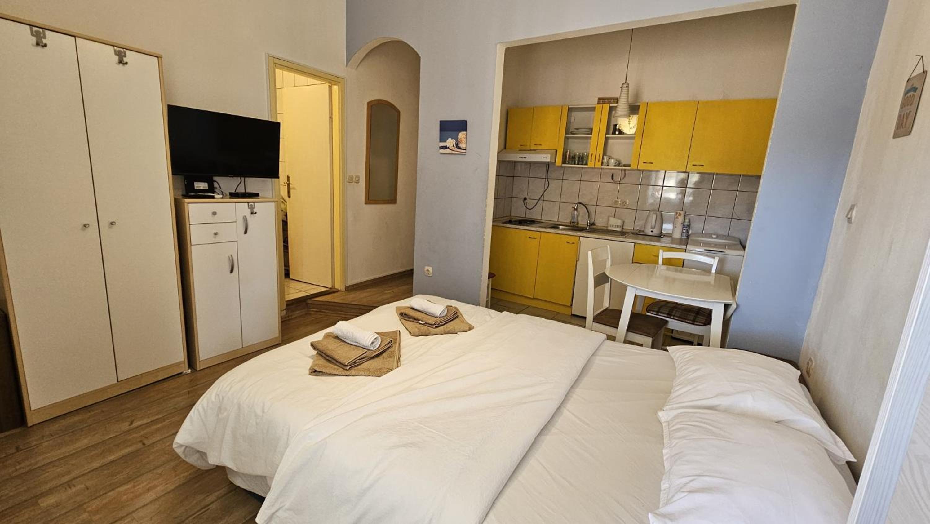 One-Bedroom Apartment - Photo 7
