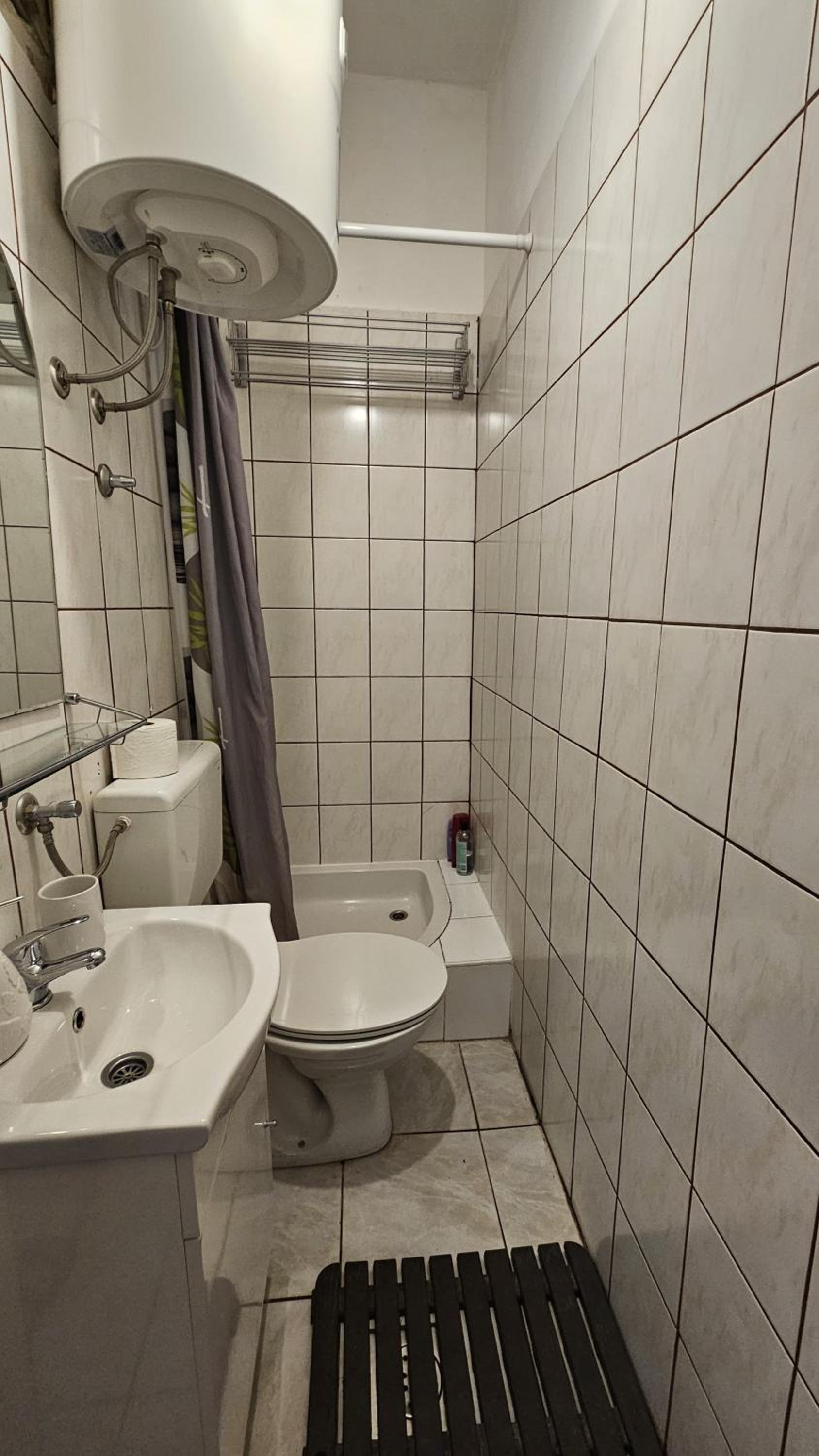 One-Bedroom Apartment - Photo 9