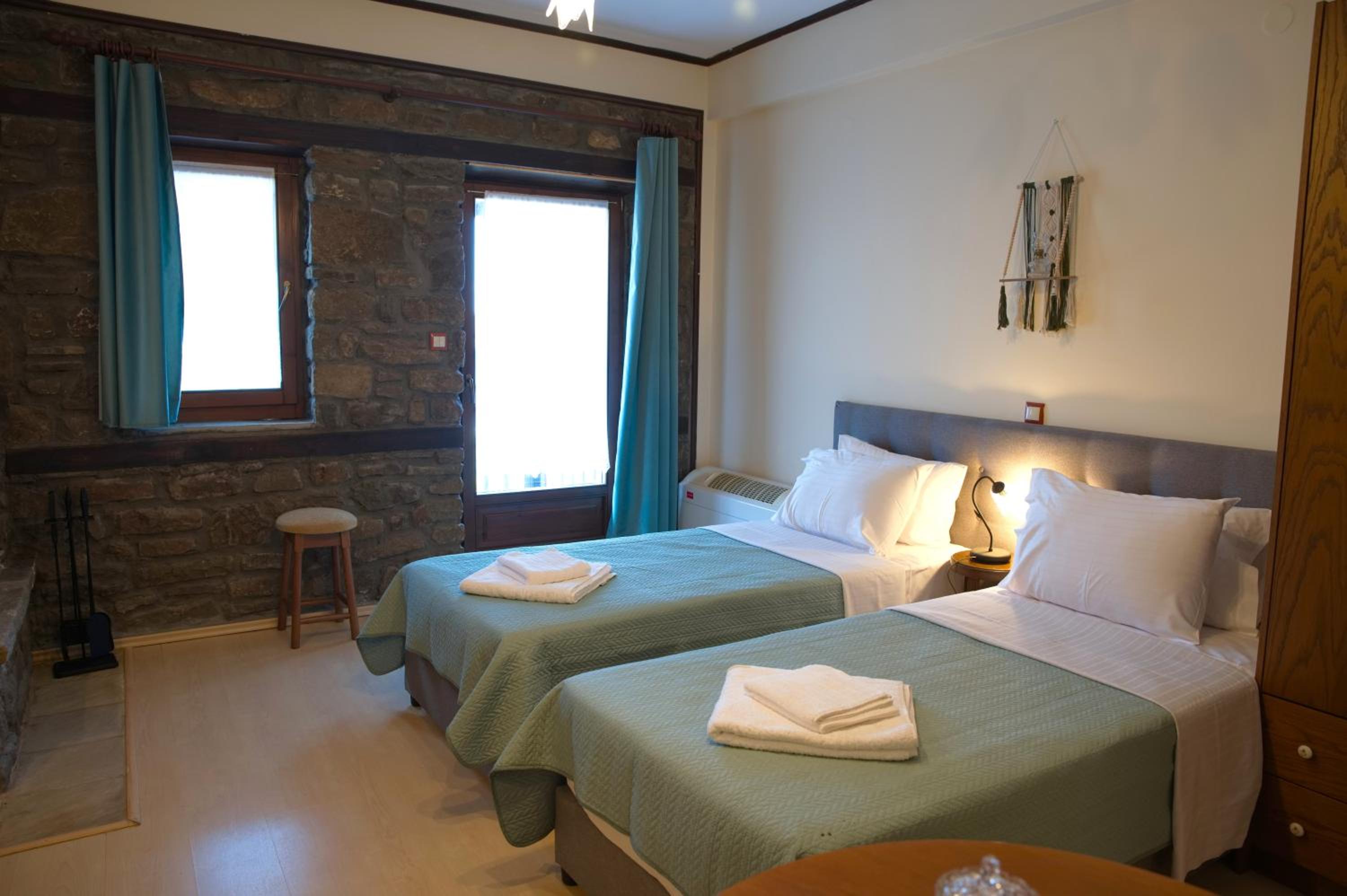 Deluxe Double or Twin Room with Mountain View photo 3