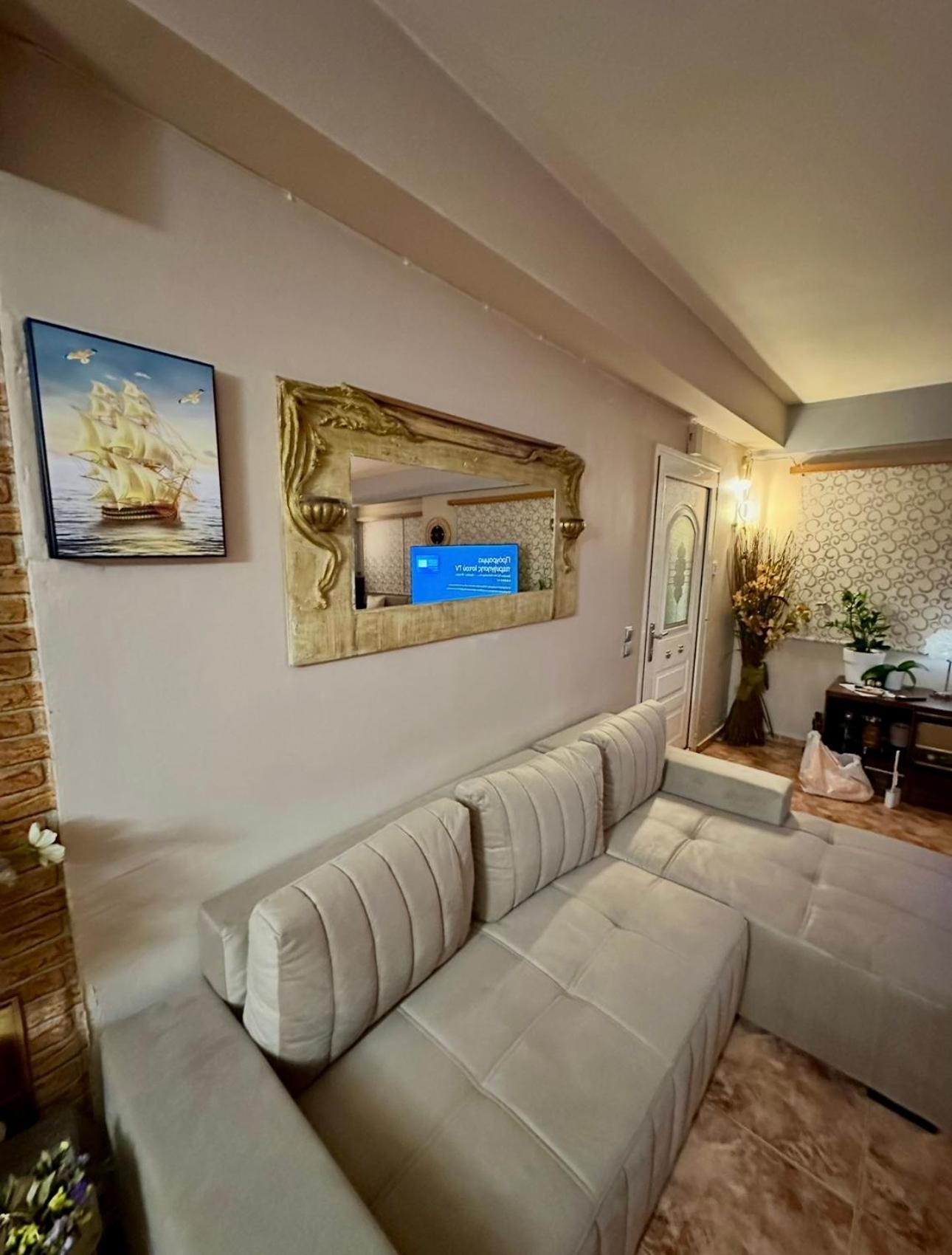 One-Bedroom House photo 1