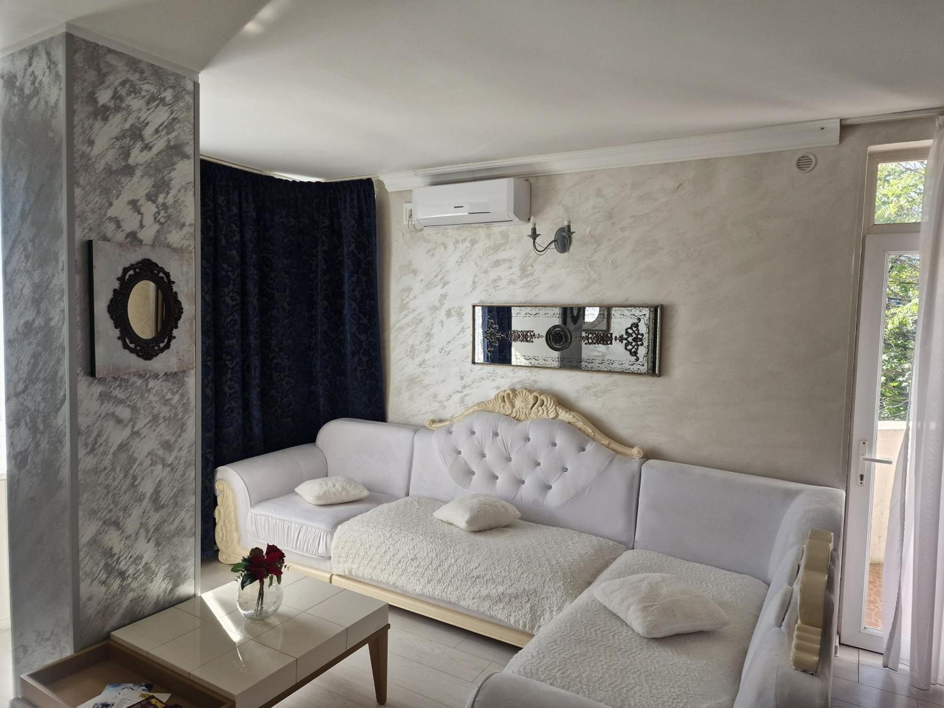 One-Bedroom Apartment with Balcony - Photo 1