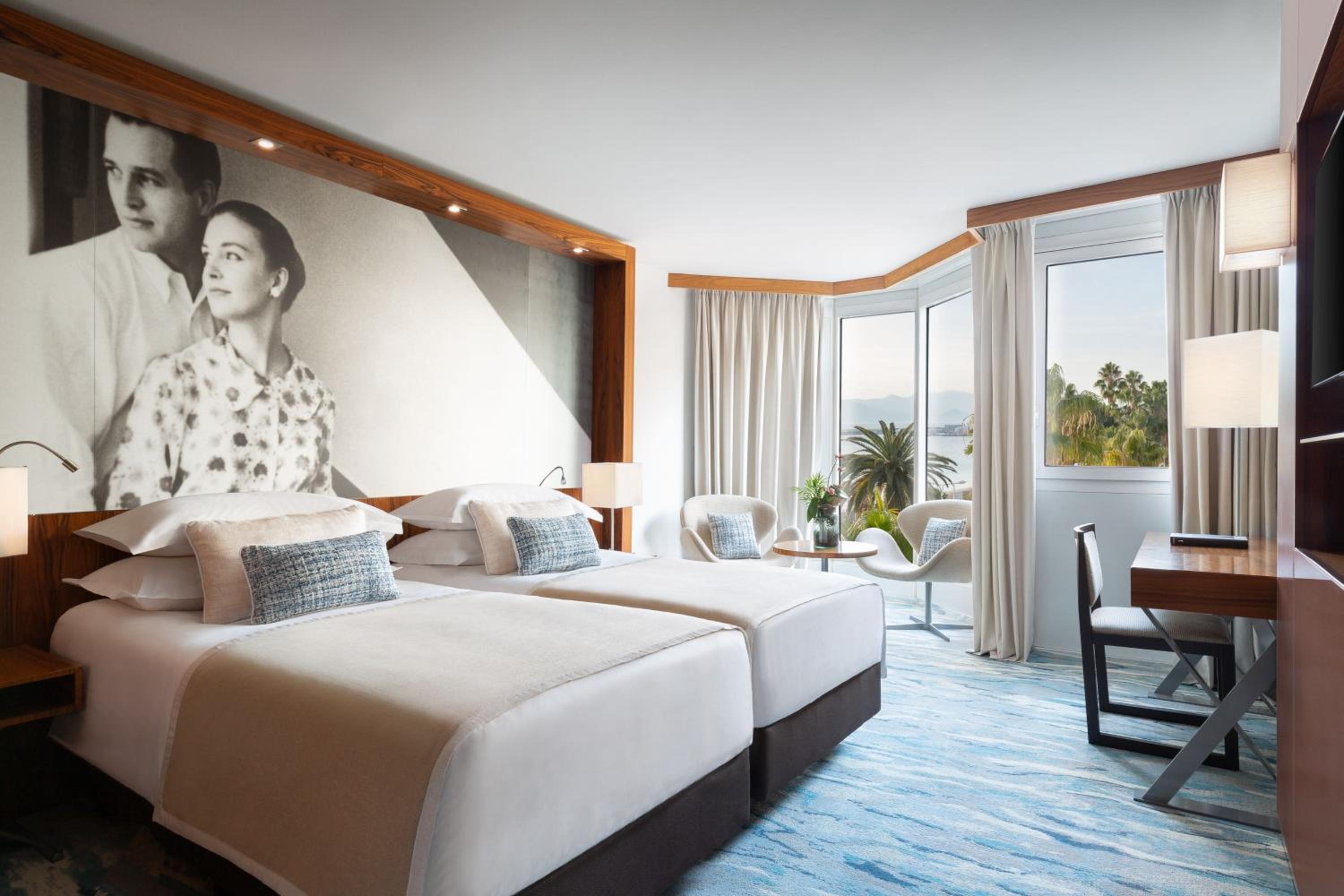 Deluxe Twin Room with Partial Sea View - Photo 1