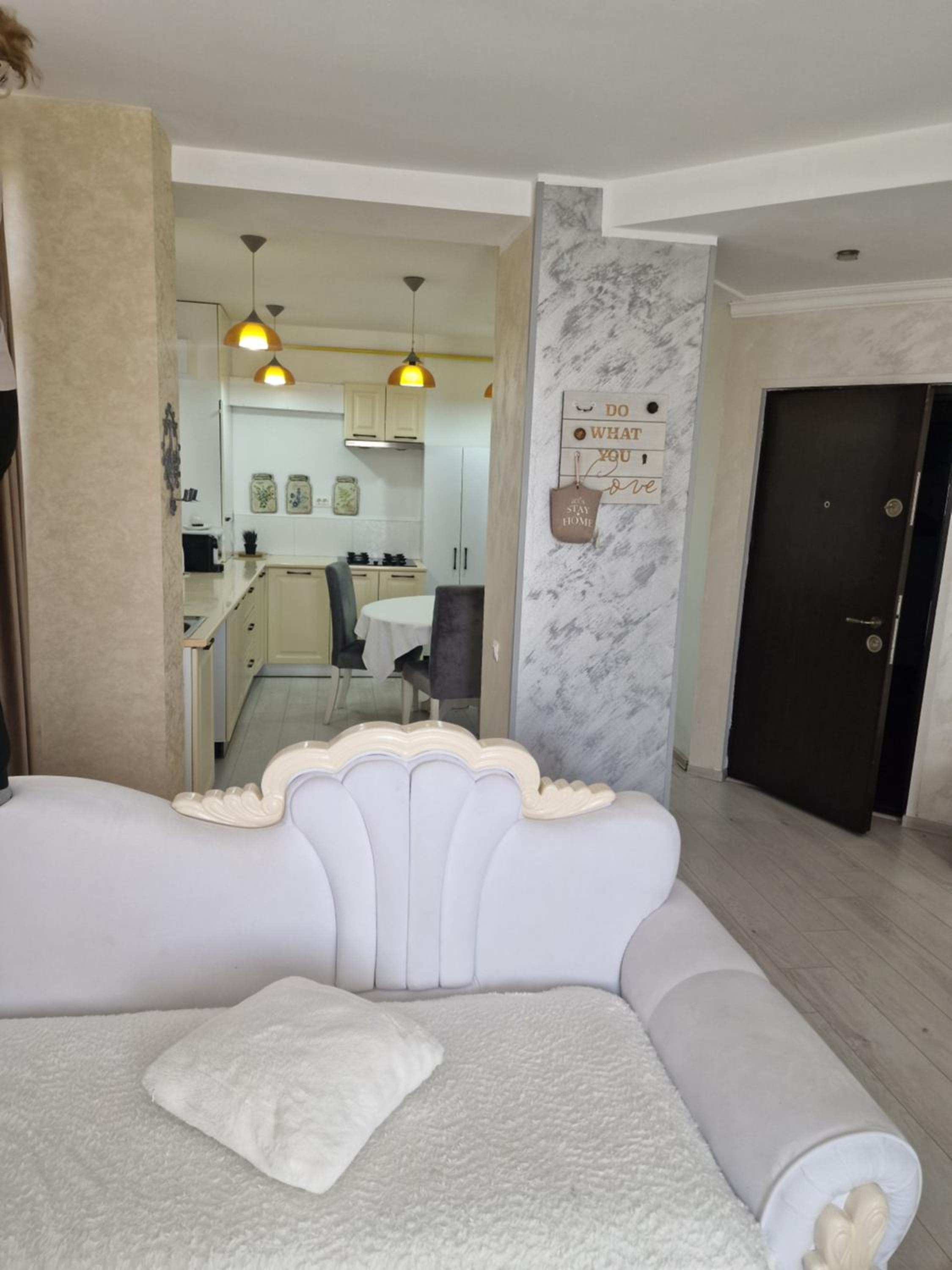One-Bedroom Apartment with Balcony - Photo 3