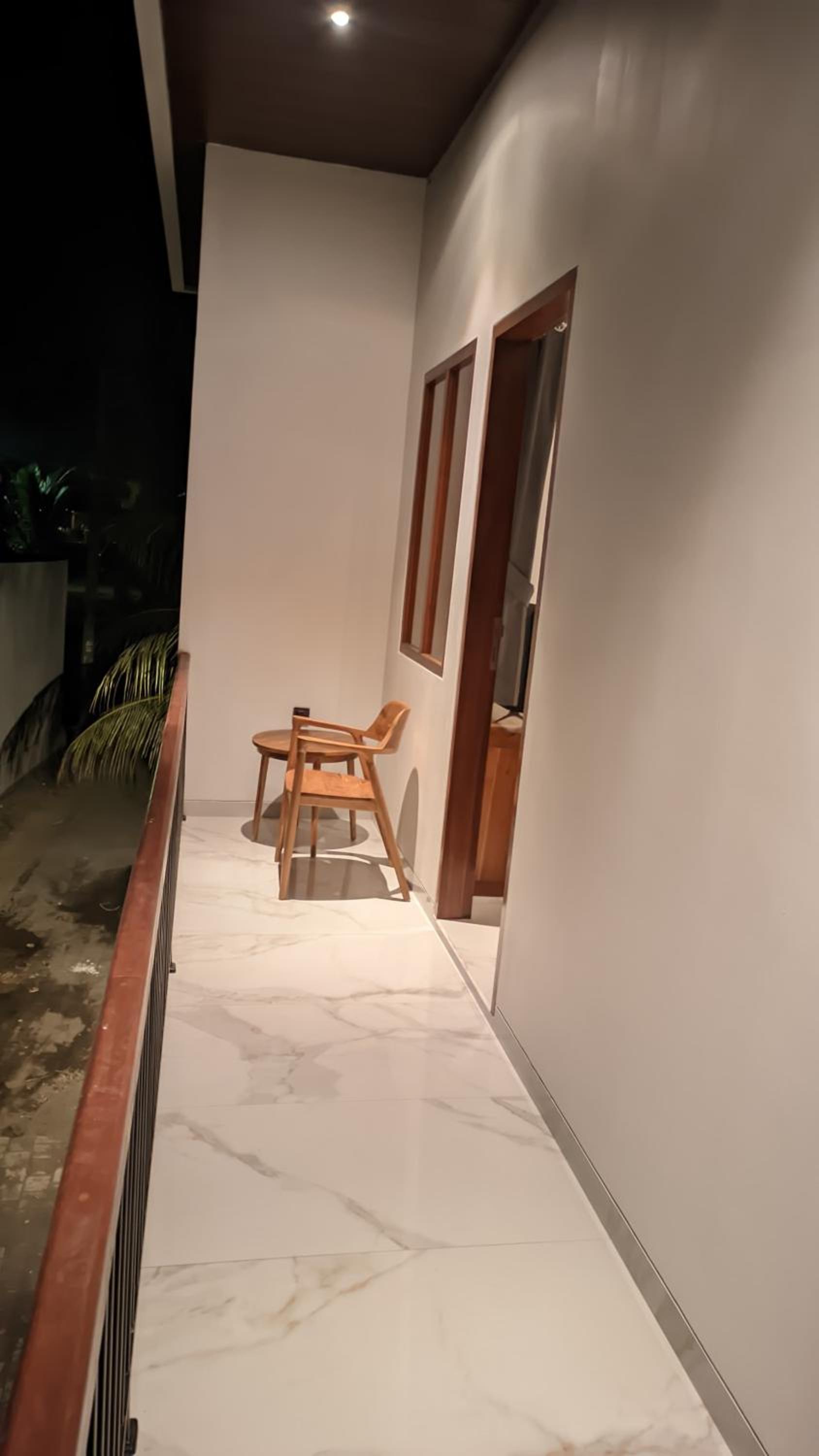 Family Suite with Balcony - Photo 12