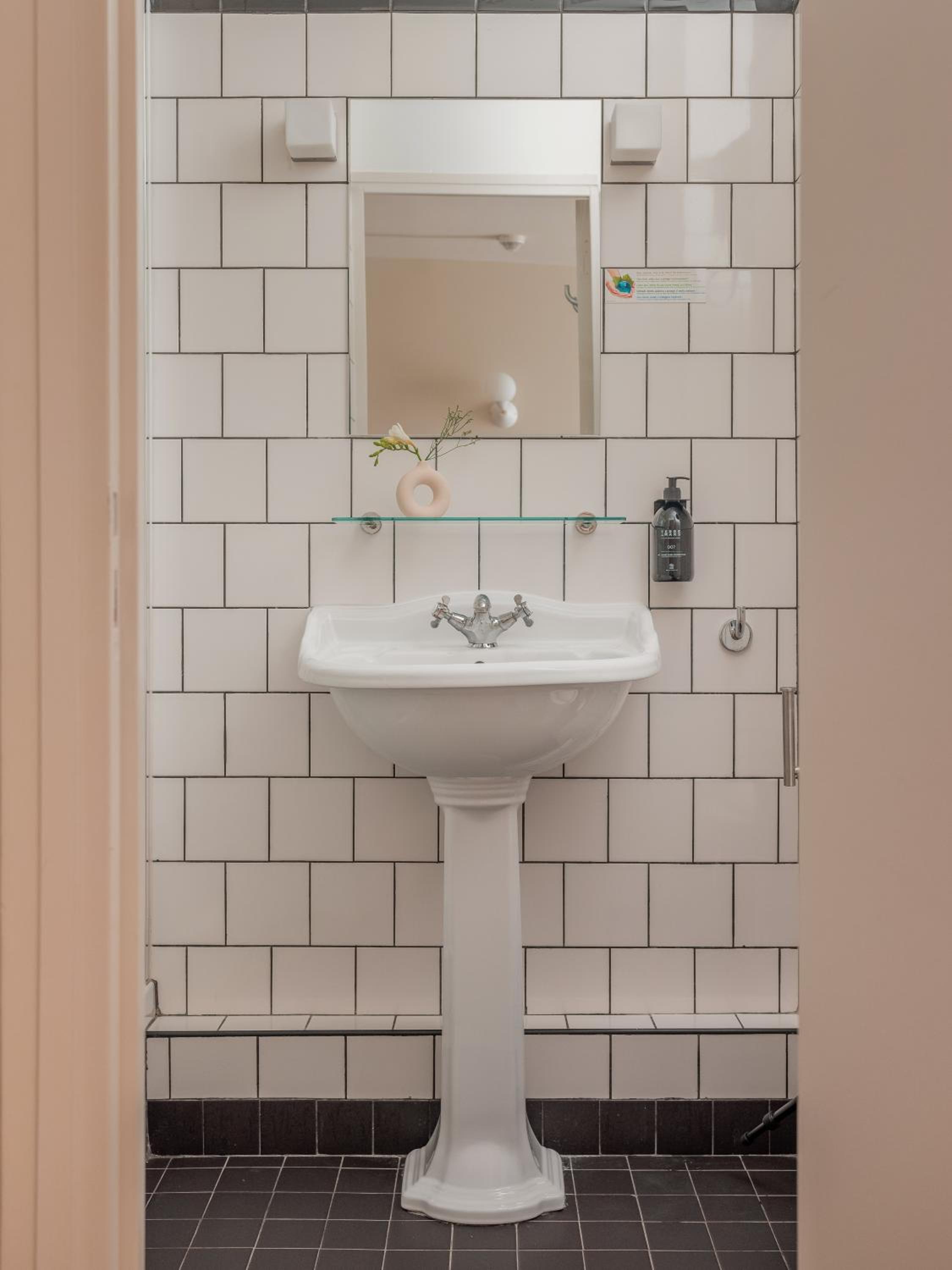 Medium Single Room