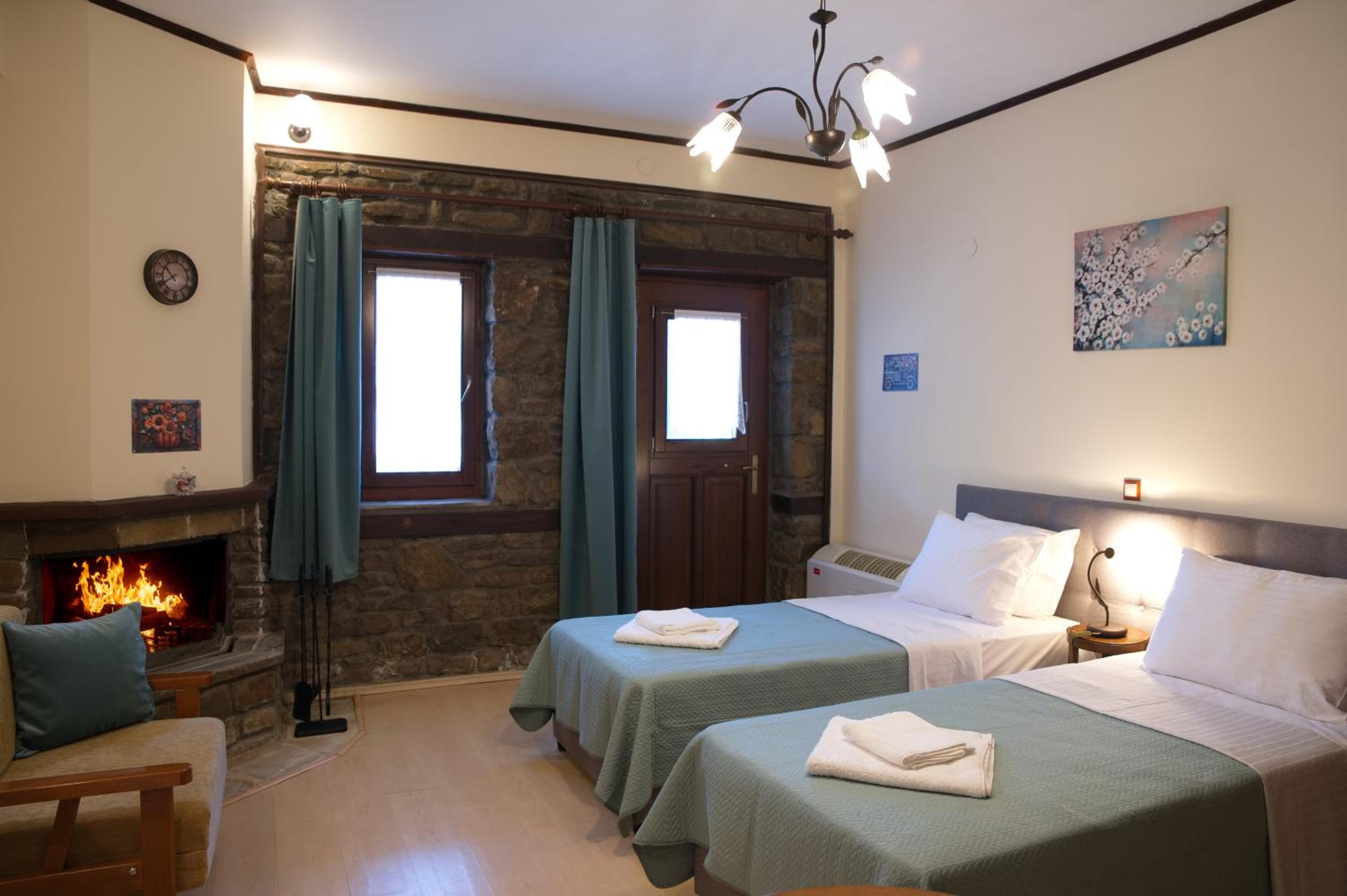 Deluxe Double or Twin Room photo 3