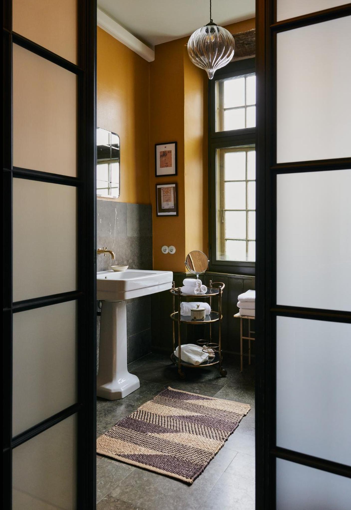Three-Bedroom Apartment - Photo 11