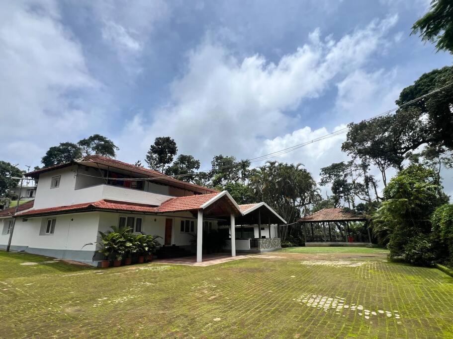 Villa photo 2