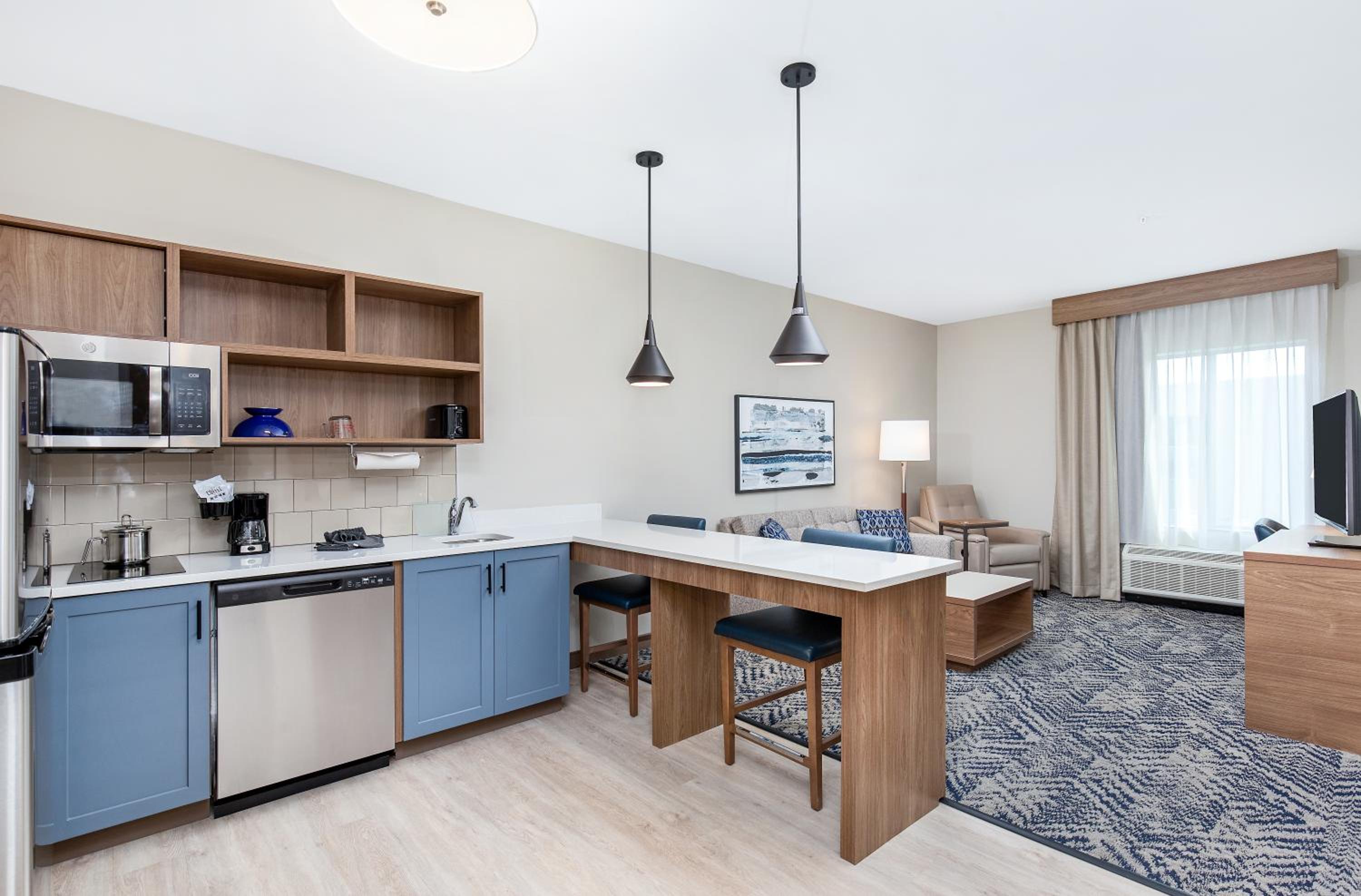 One-Bedroom King Suite - Photo 2