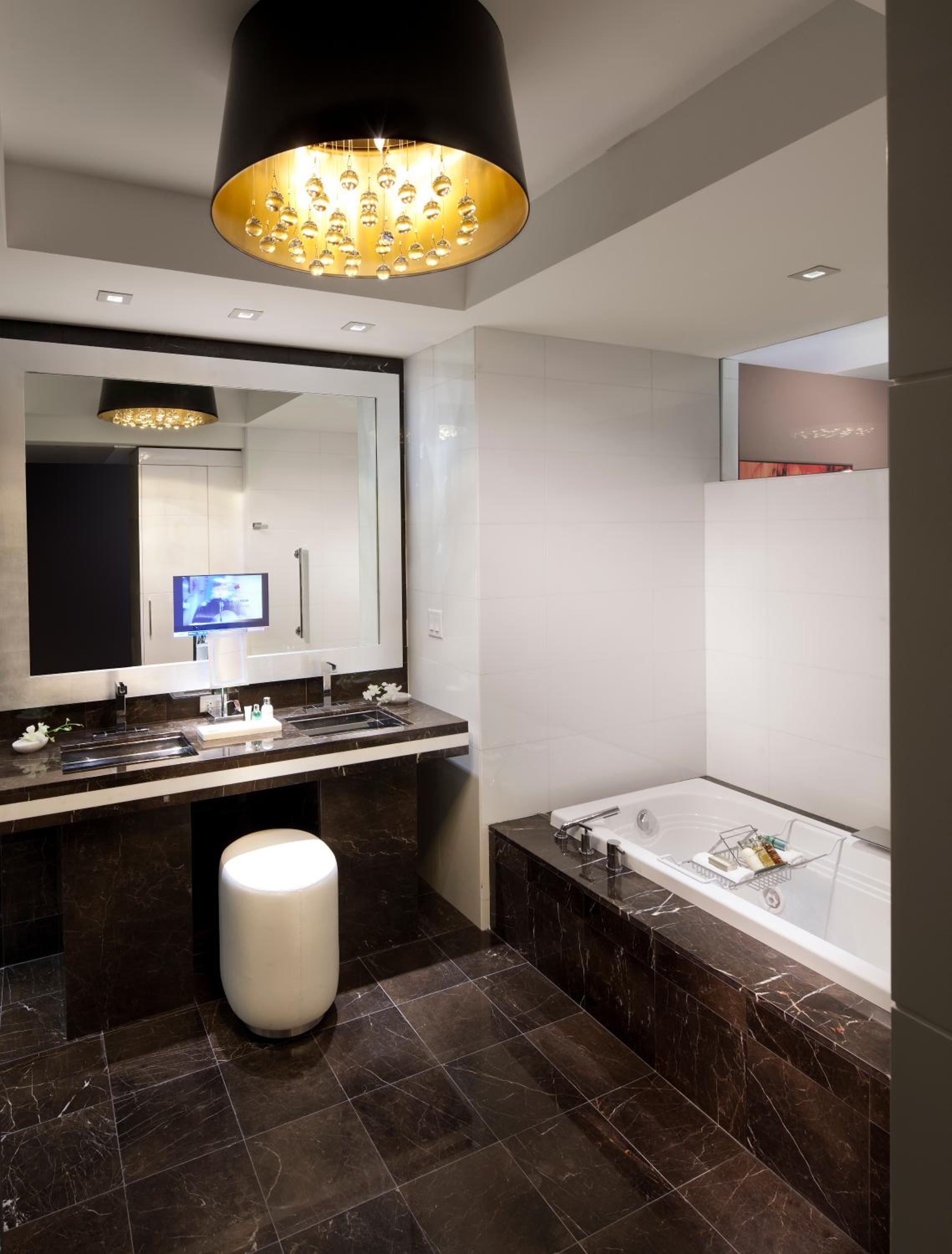 Matisse One-Bedroom Junior King Suite