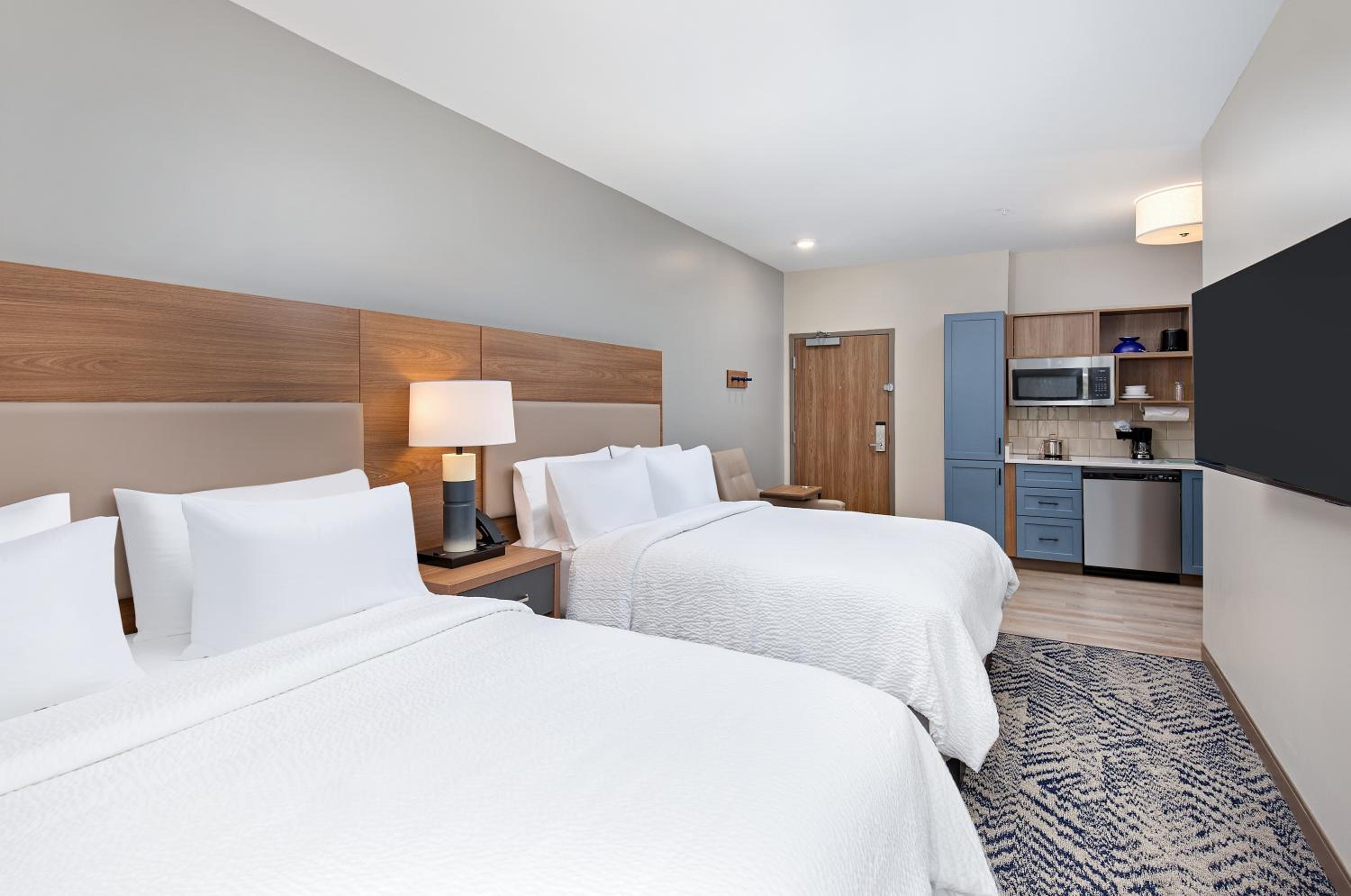 Studio Suite with Two Queen Beds - Photo 3