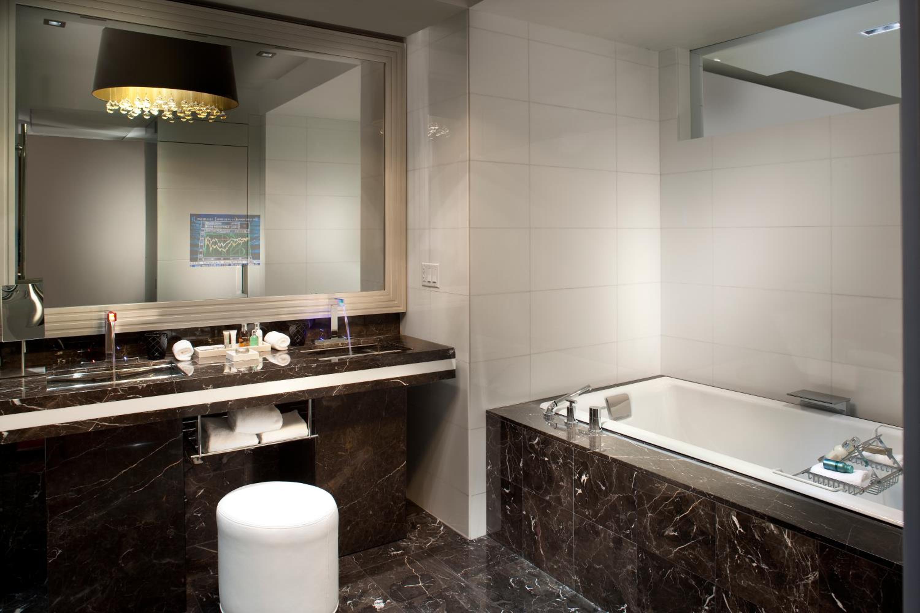 Rockwell King Guest Room with City View