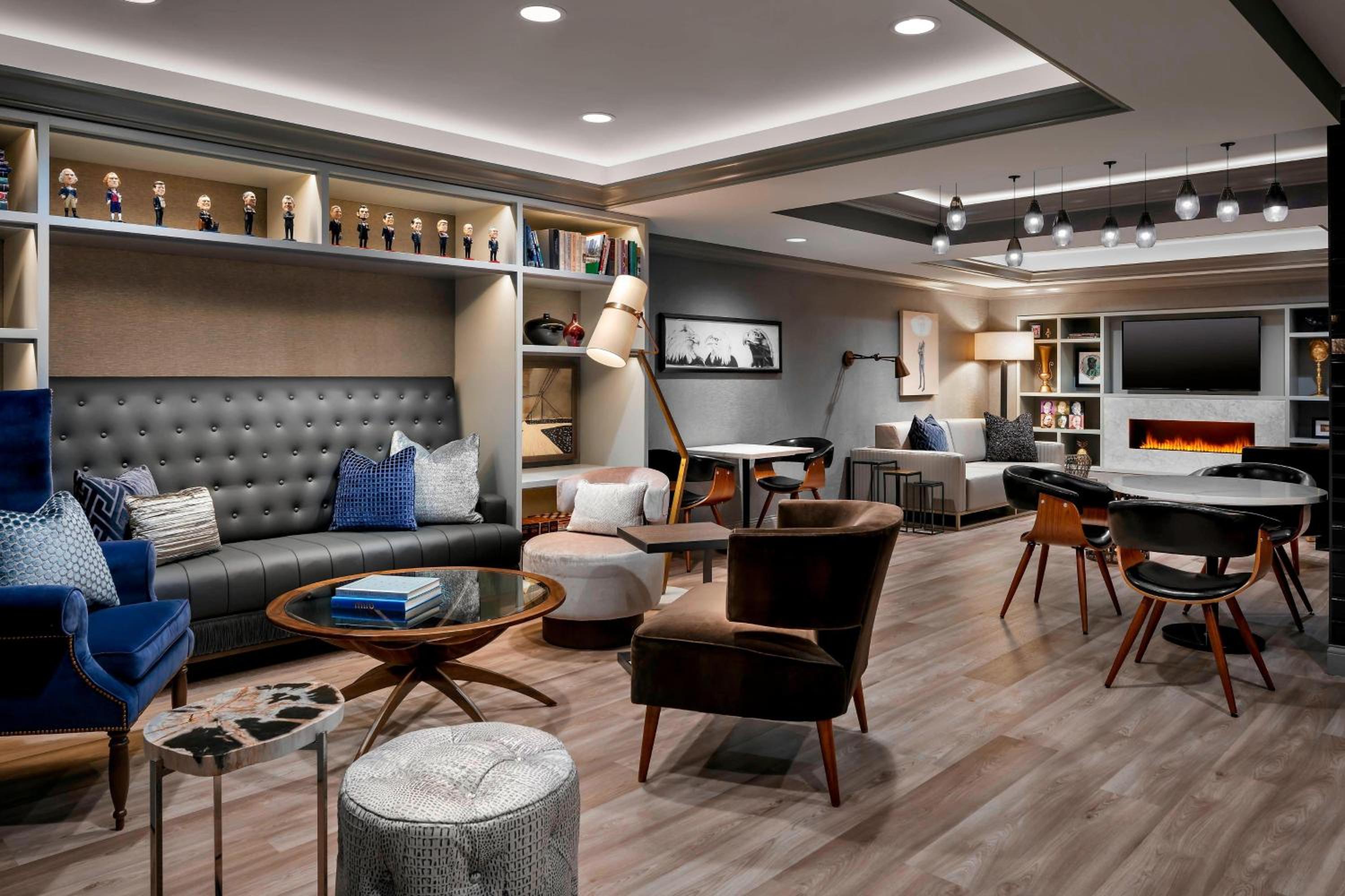 King Guest Room - Club Level thumbnail 5