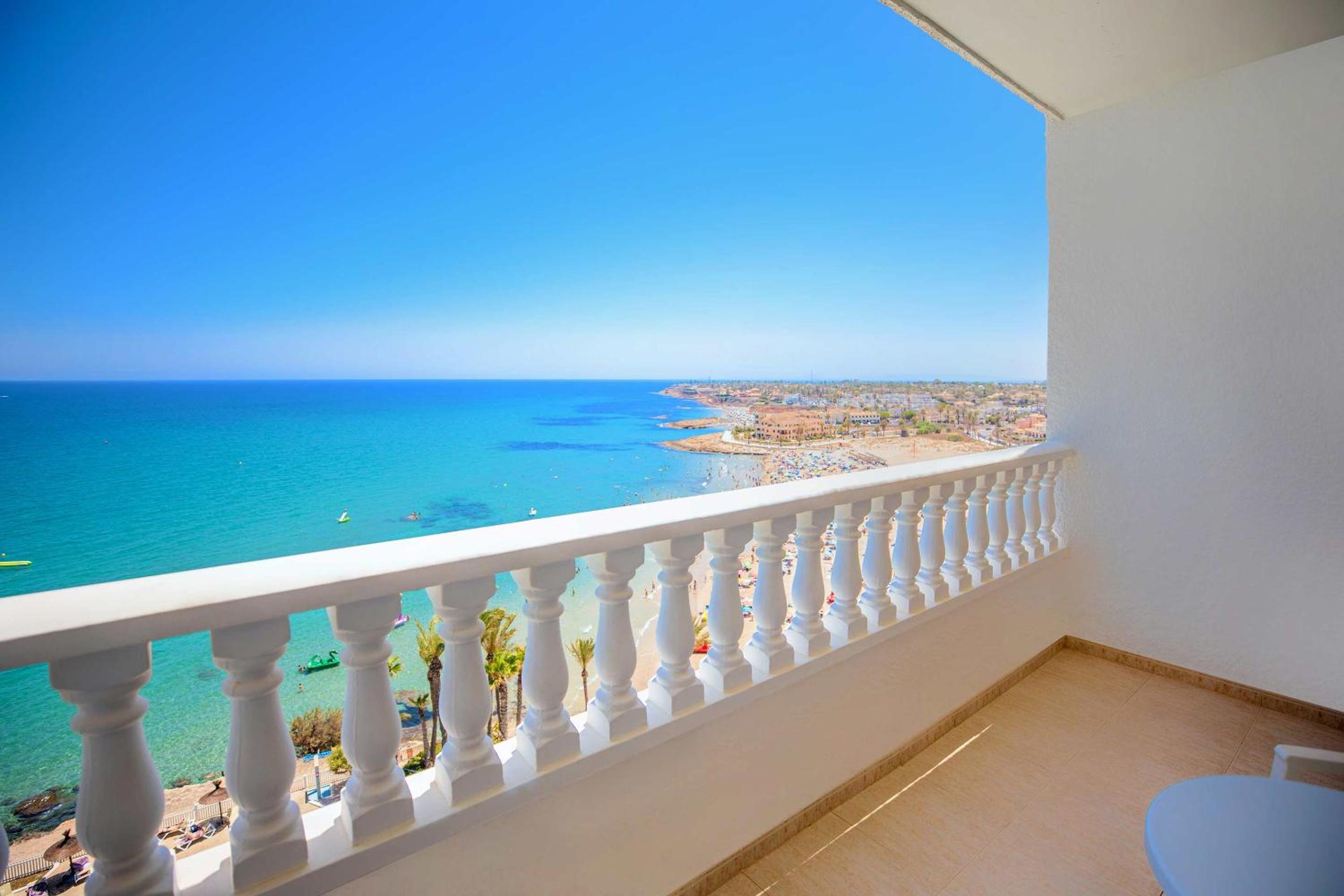 Habitación Doble con Vista al Mar (3 Adultos)