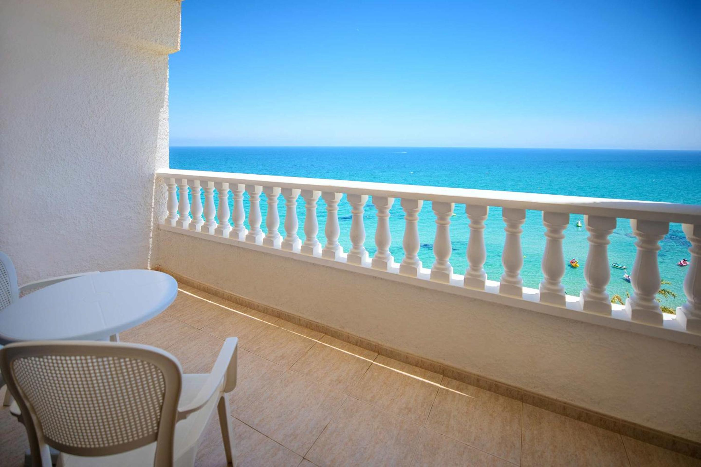 Habitación Doble con Vista al Mar (3 Adultos)