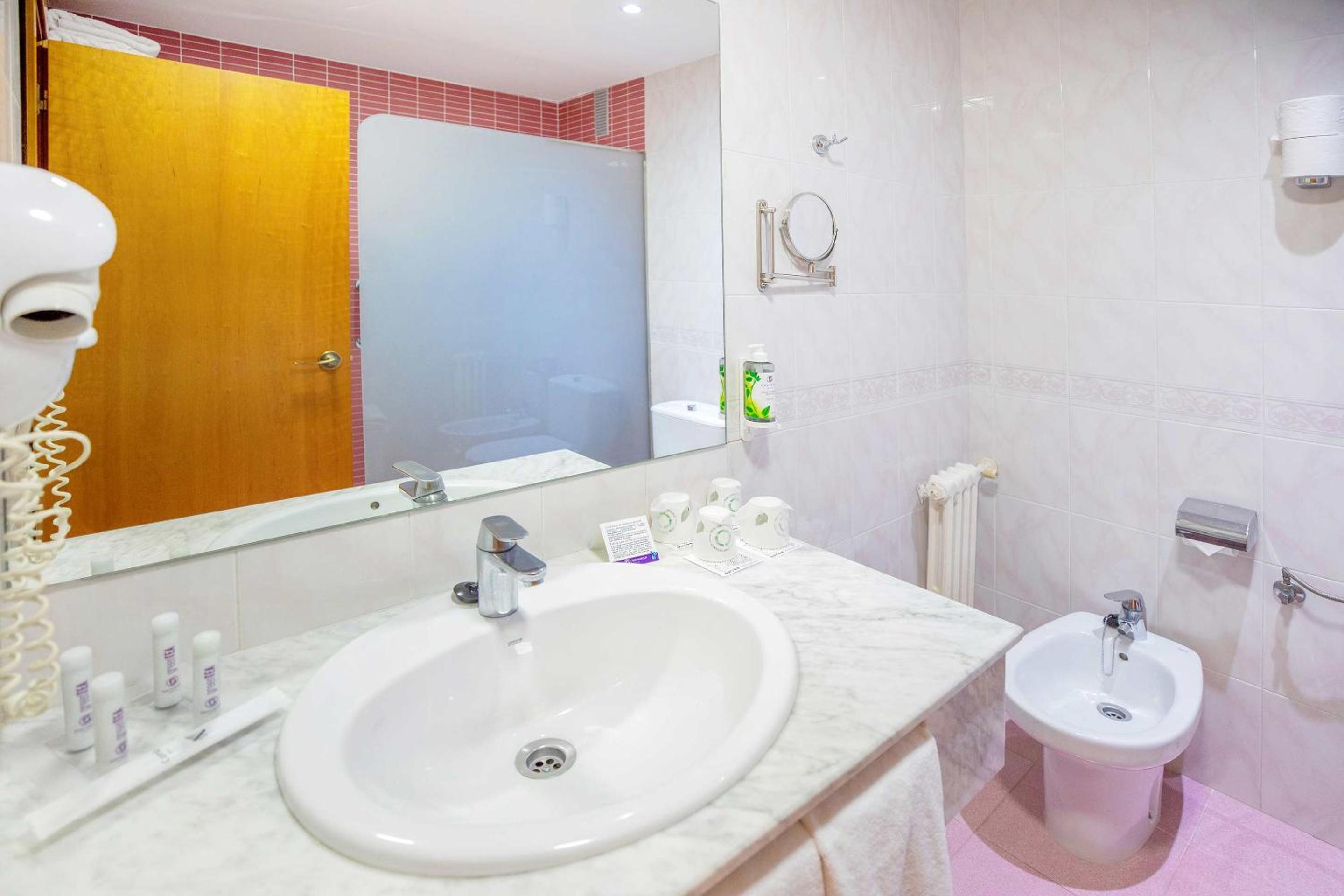 Habitación Doble con Vista al Mar (3 Adultos)