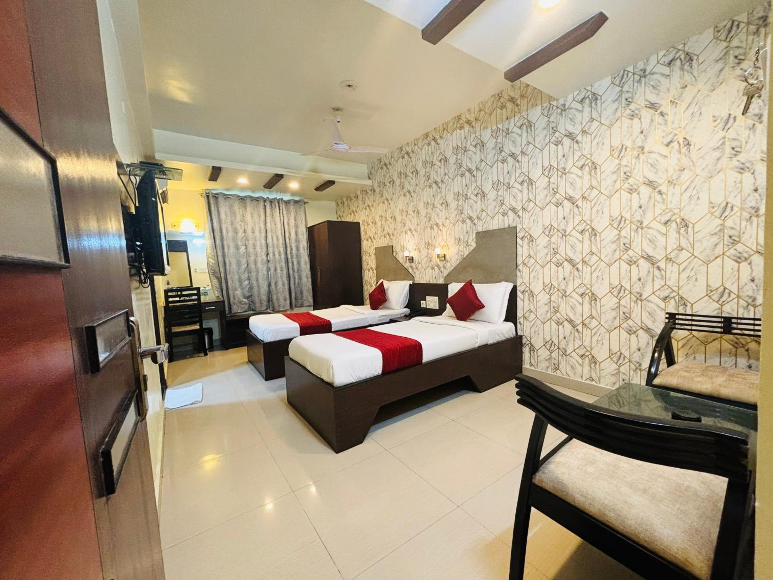 Deluxe Double Or Twin Room - Photo 2